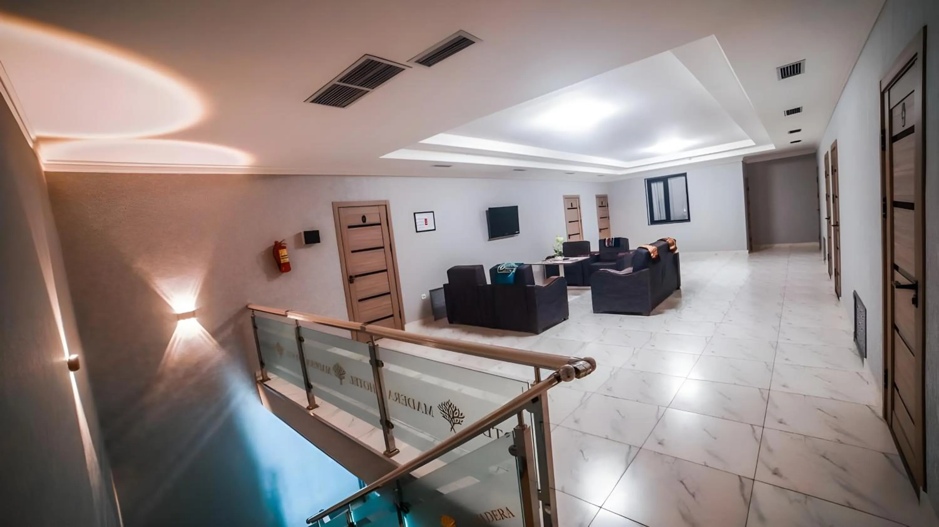 Communal lounge/ TV room in Hotel Madera