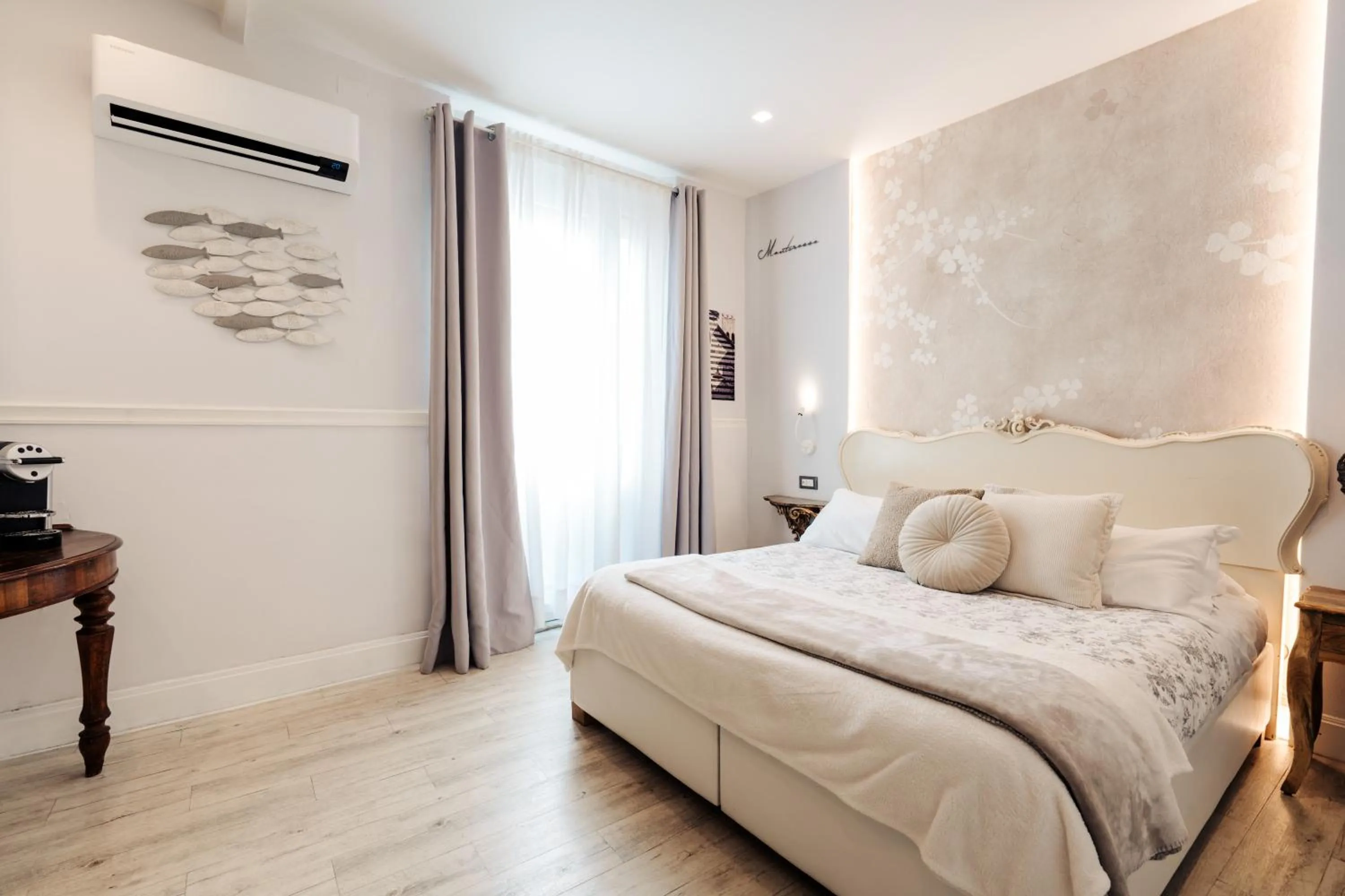 Photo of the whole room, Bed in Le 5 Terre La Spezia