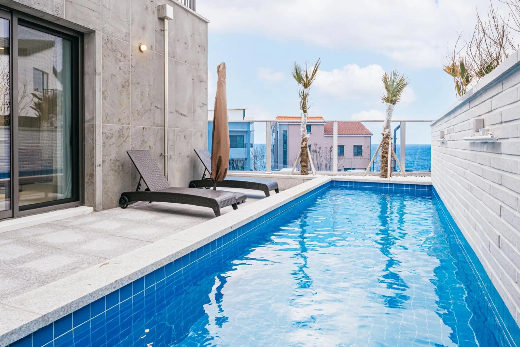 Day in Ddosi Aewol Pool Villa