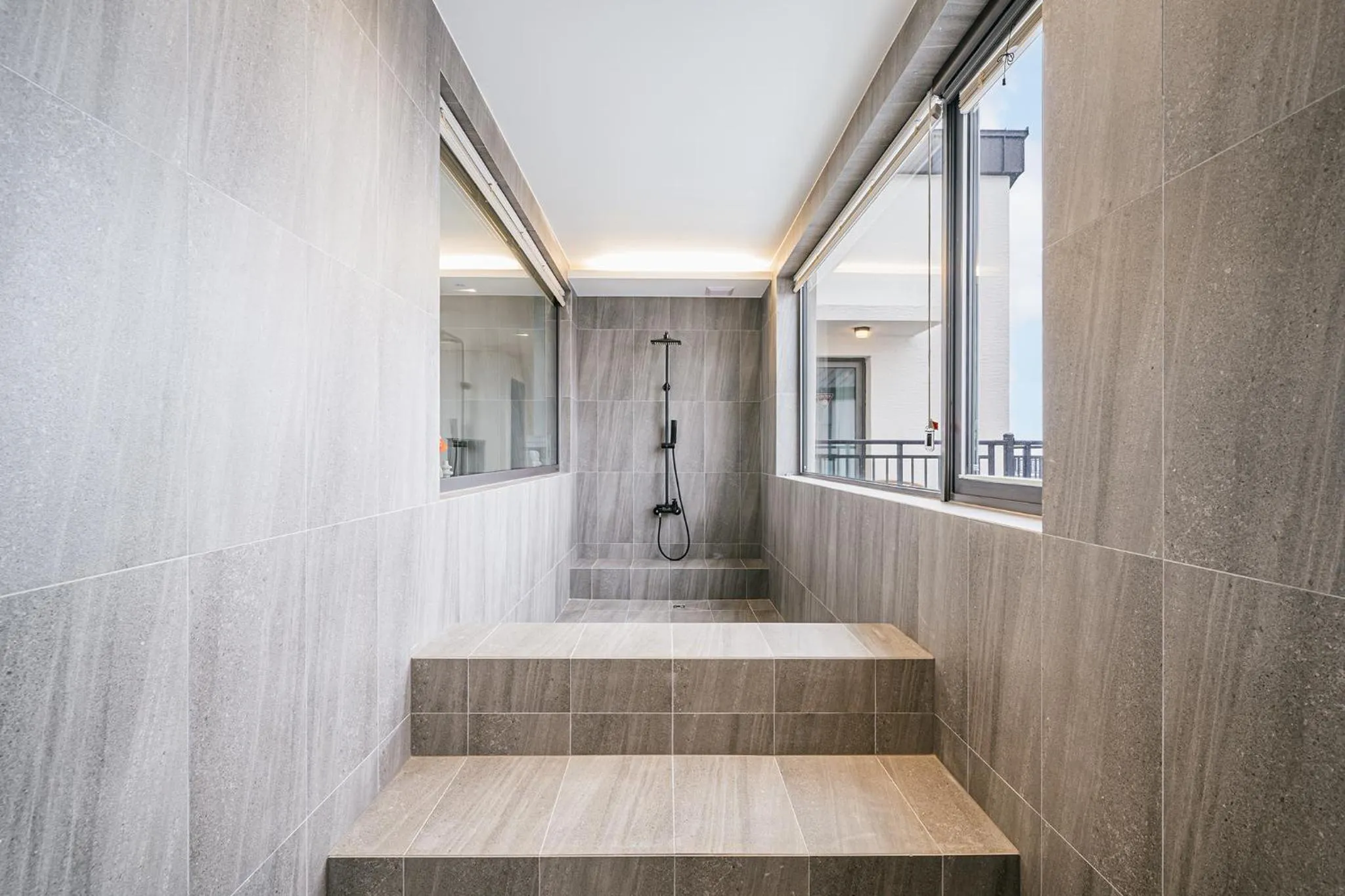 Hot Tub in Ddosi Aewol Pool Villa