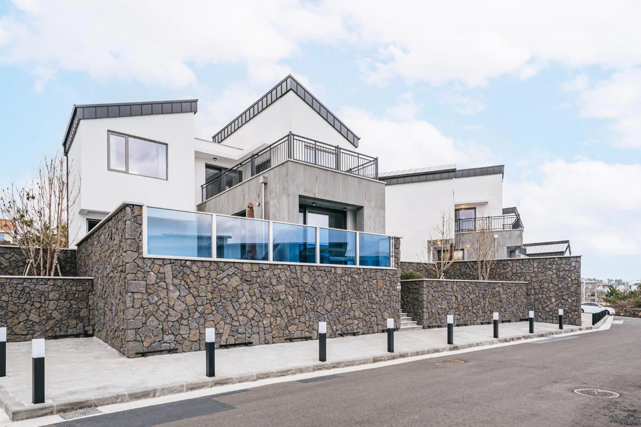 Property building in Ddosi Aewol Pool Villa