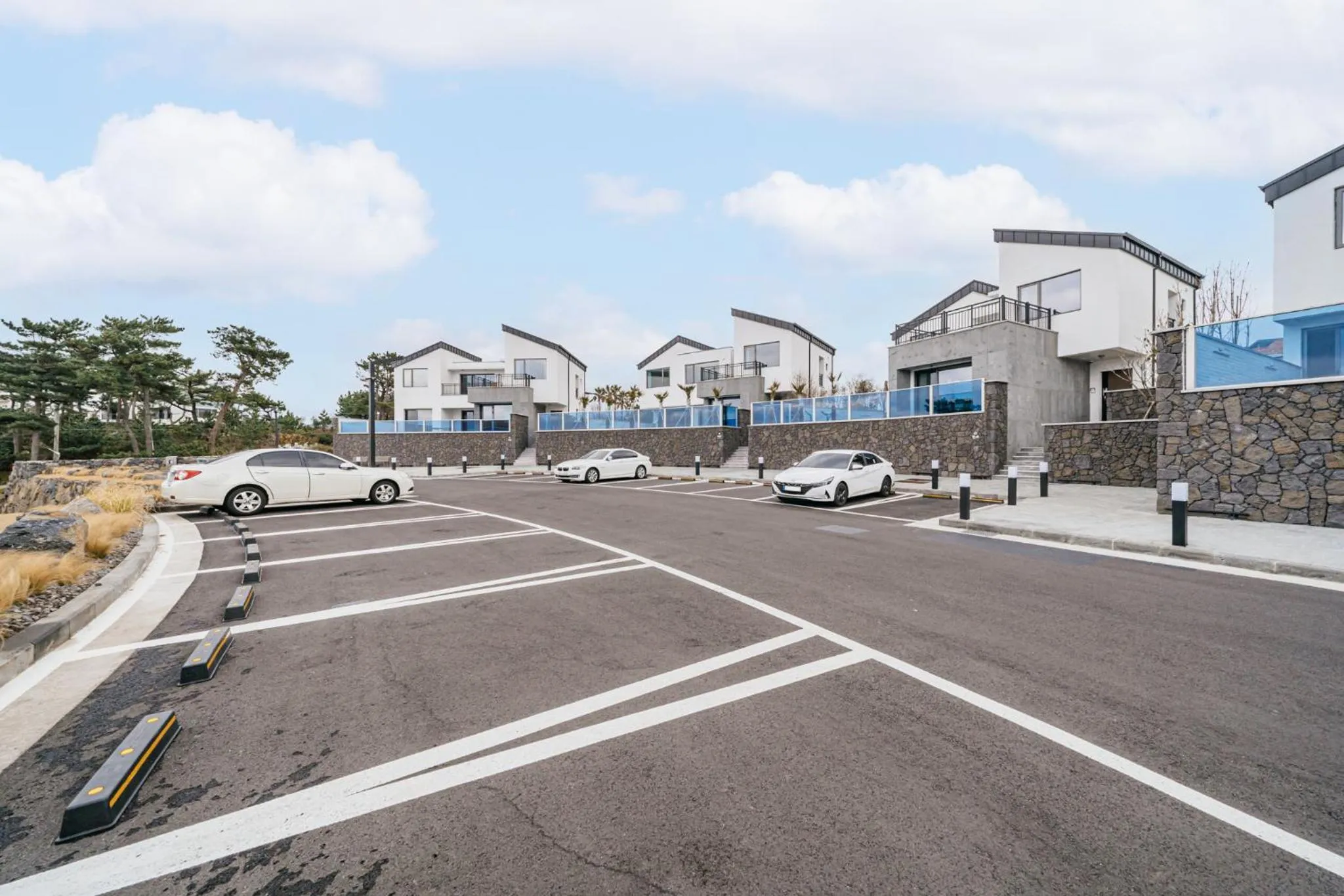 Property building in Ddosi Aewol Pool Villa