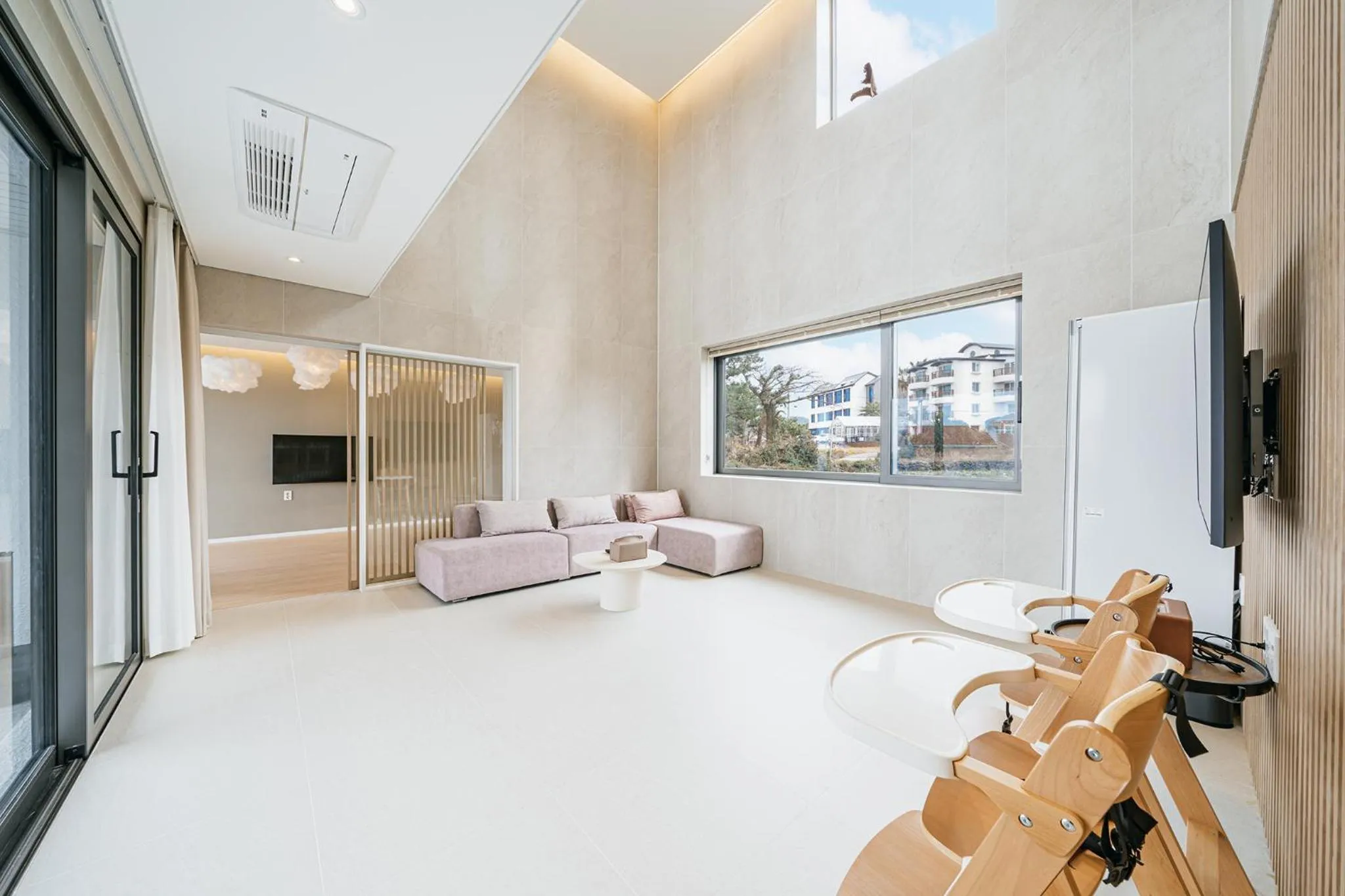 Living room in Ddosi Aewol Pool Villa