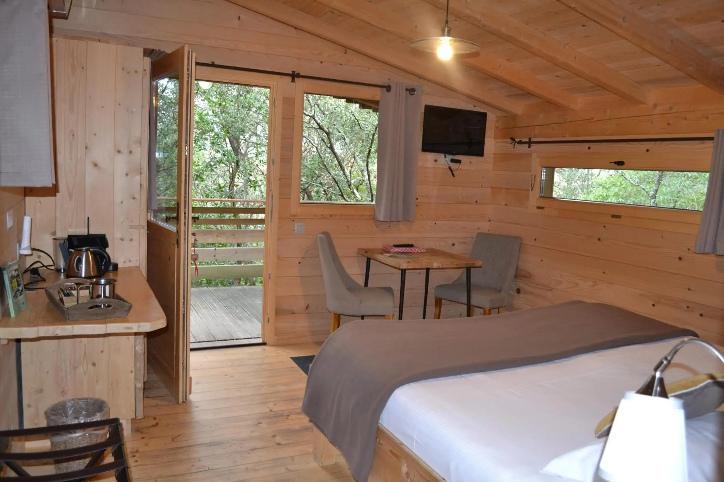Double or Twin Cabin in Les Cabanes Dans Les Bois Logis Hôtel Double or Twin Cabin in Les Cabanes Dans Les Bois Logis Hôtel