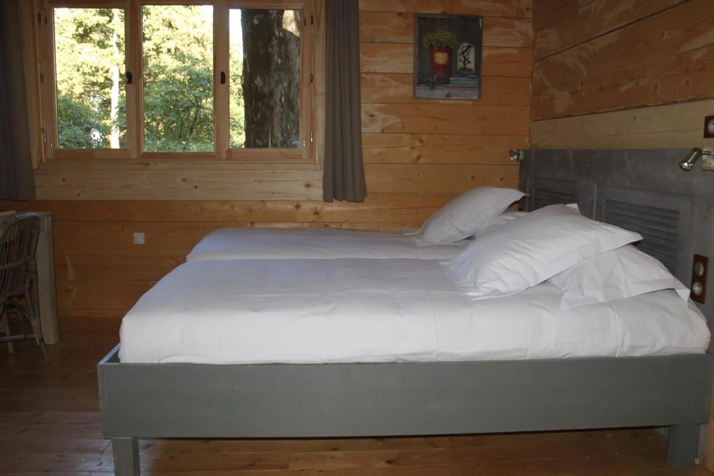 Bed in Les Cabanes Dans Les Bois Logis Hôtel