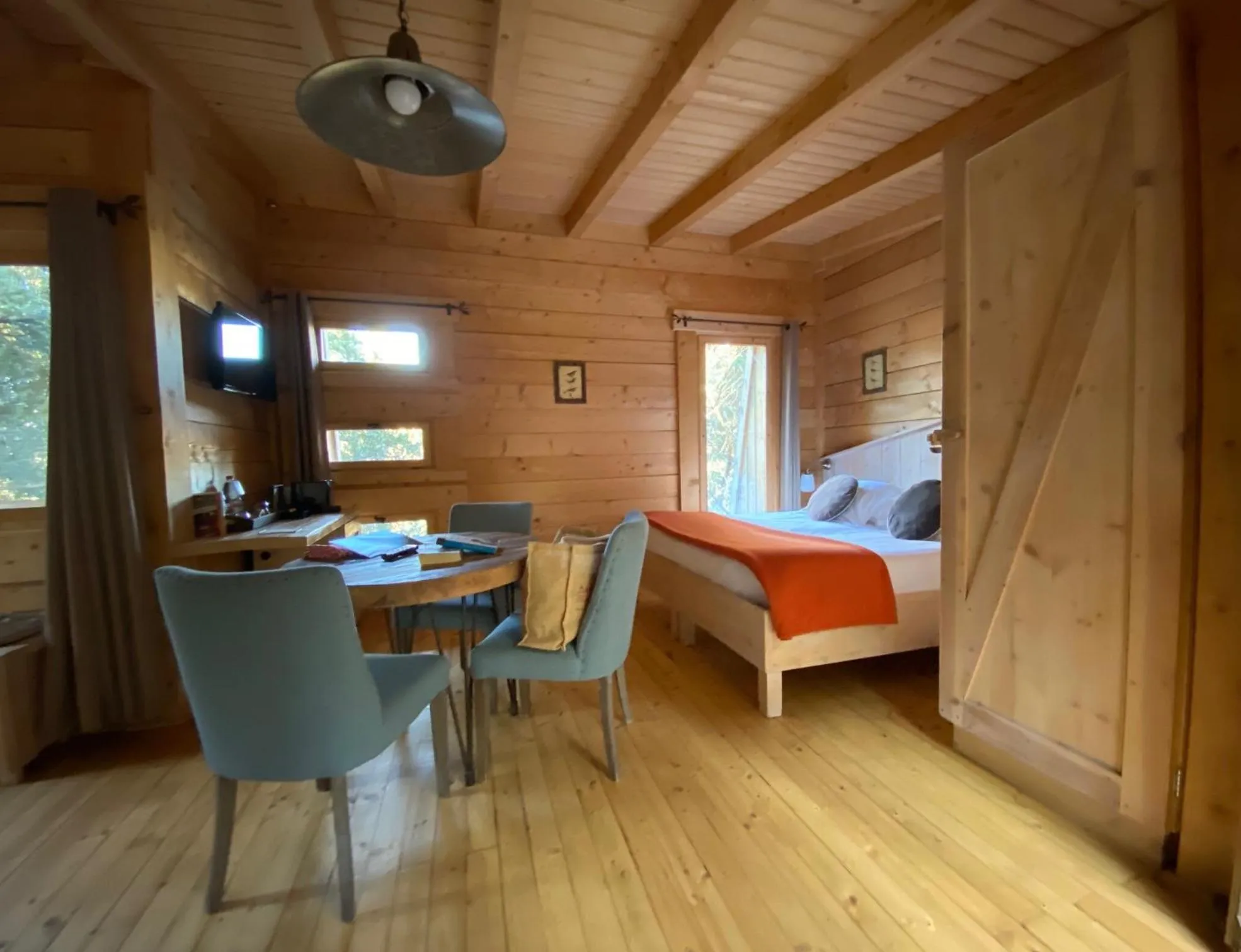 Bed in Les Cabanes Dans Les Bois Logis Hôtel