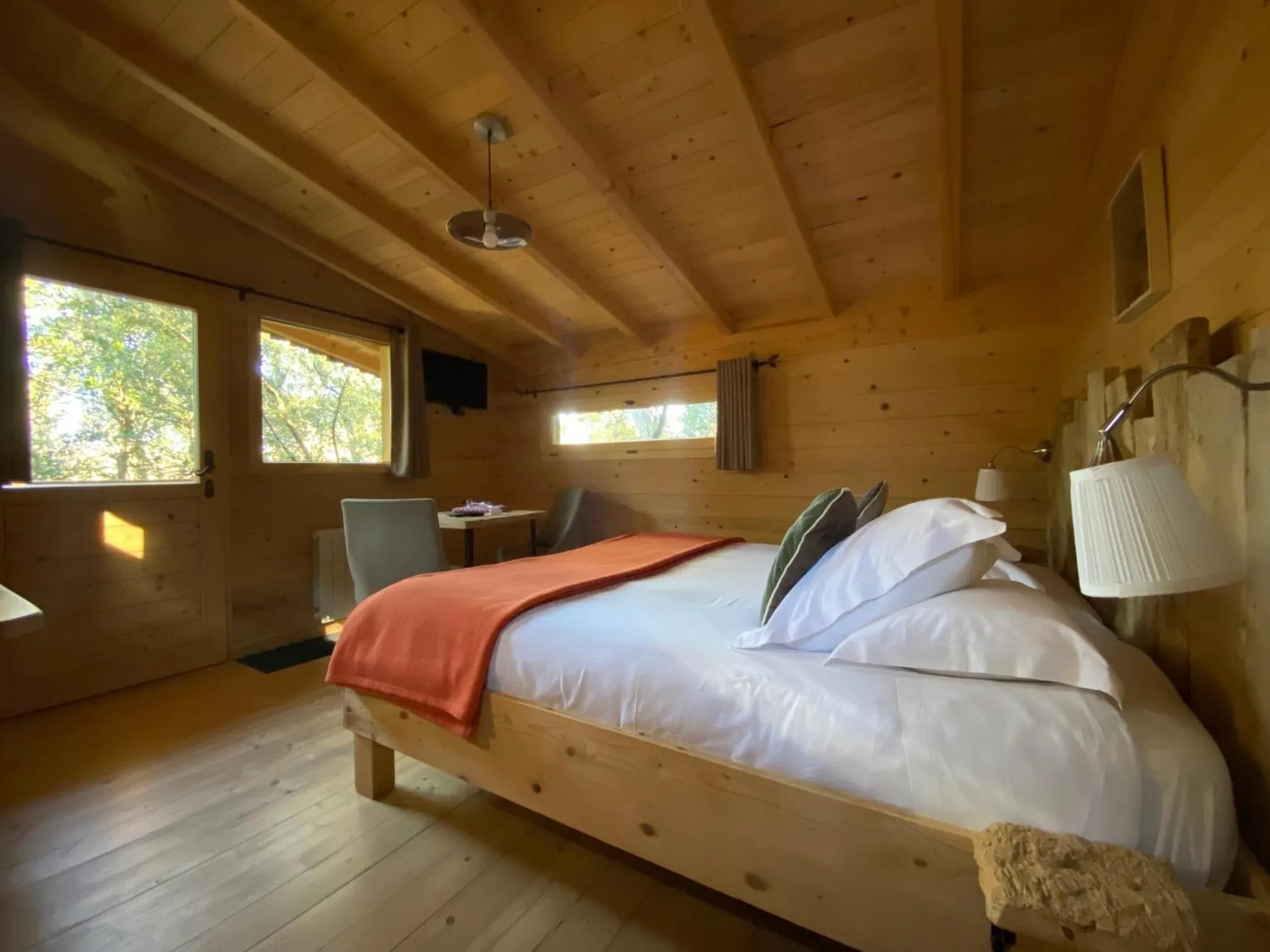 Bedroom, Bed in Les Cabanes Dans Les Bois Logis Hôtel