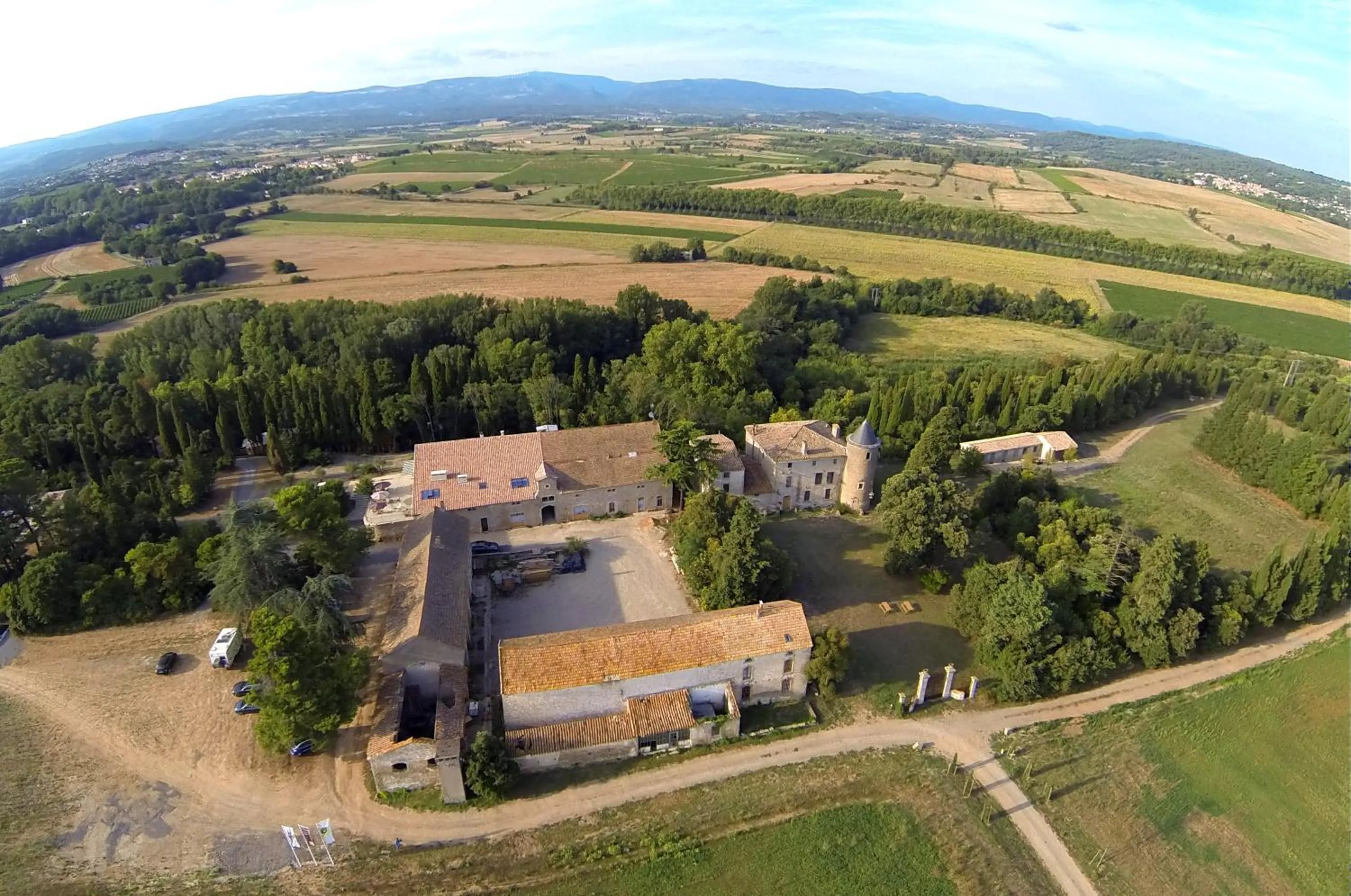 Property building in Les Cabanes Dans Les Bois Logis Hôtel