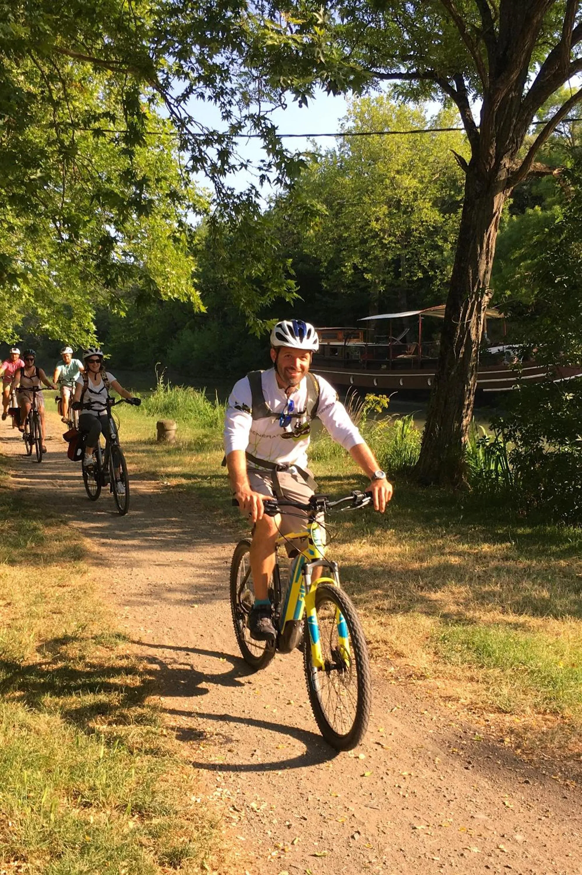 Cycling in Les Cabanes Dans Les Bois Logis Hôtel