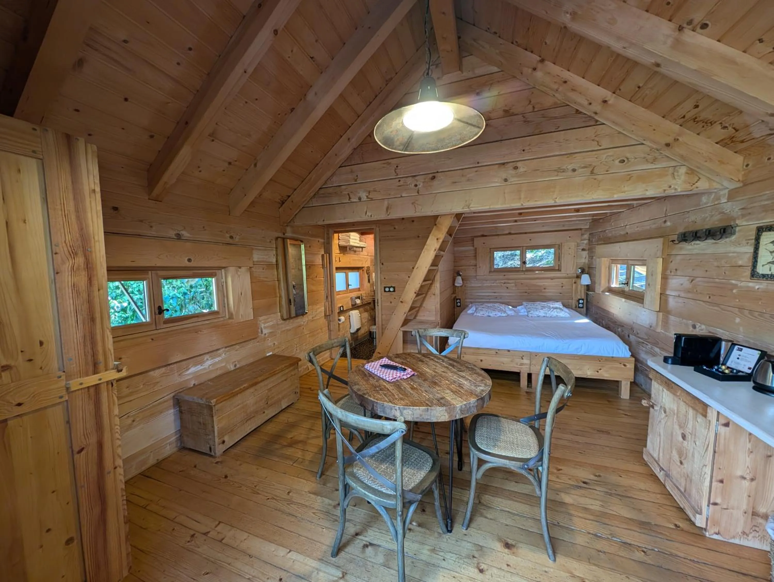 Bed in Les Cabanes Dans Les Bois Logis Hôtel