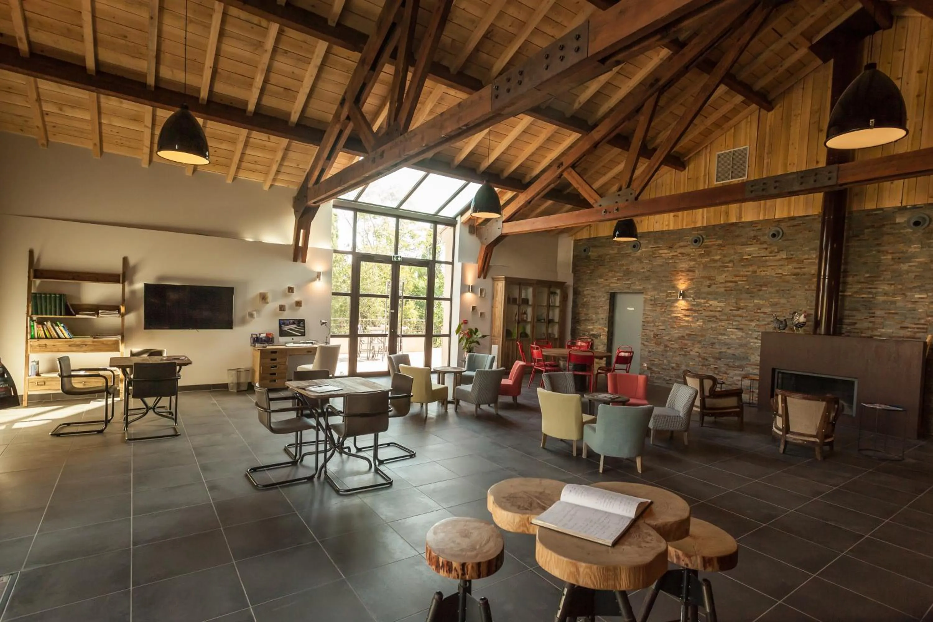Lobby or reception in Les Cabanes Dans Les Bois Logis Hôtel