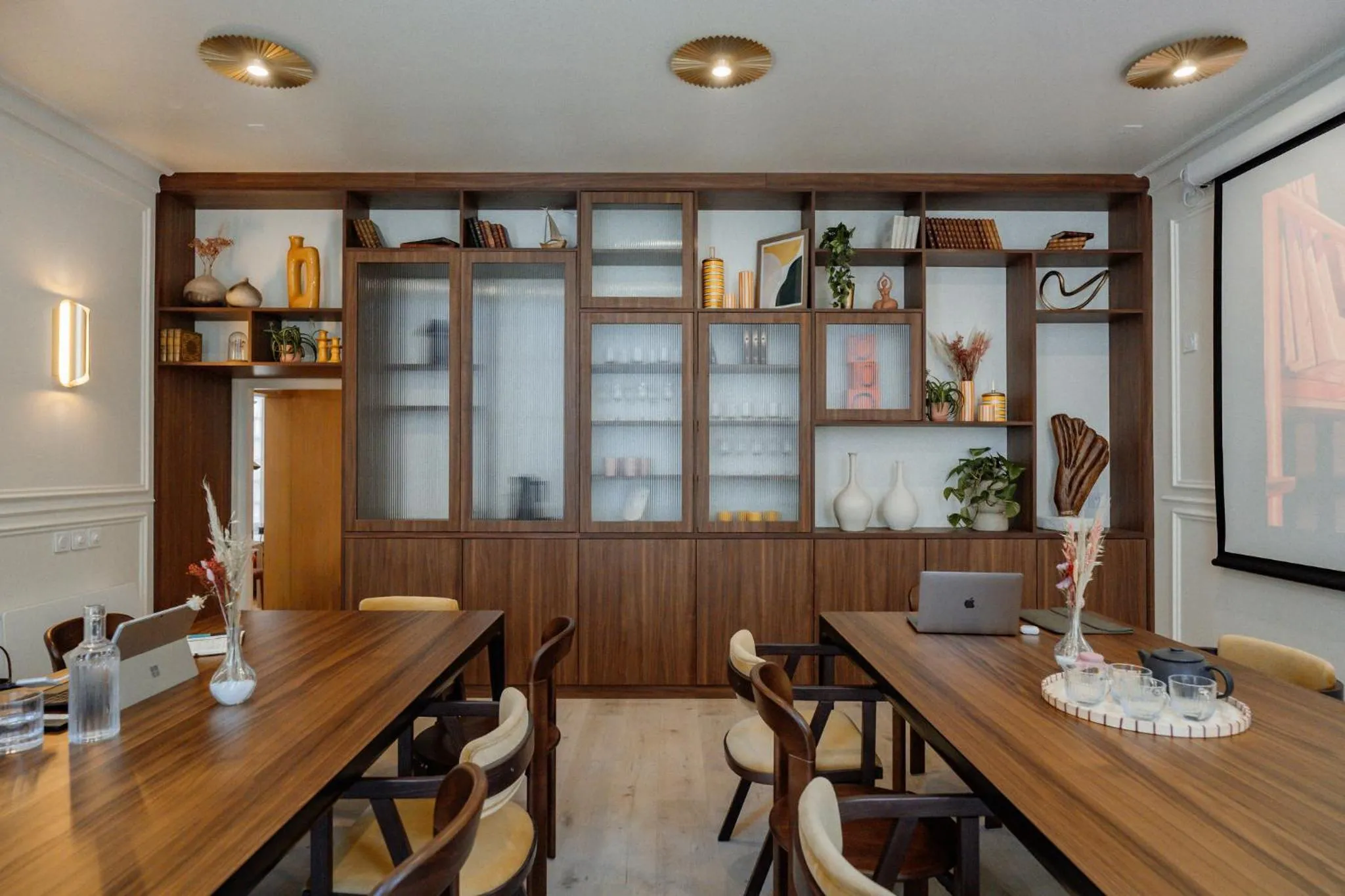 Meeting/conference room in CENTRAL Hostel La Rochelle Centre