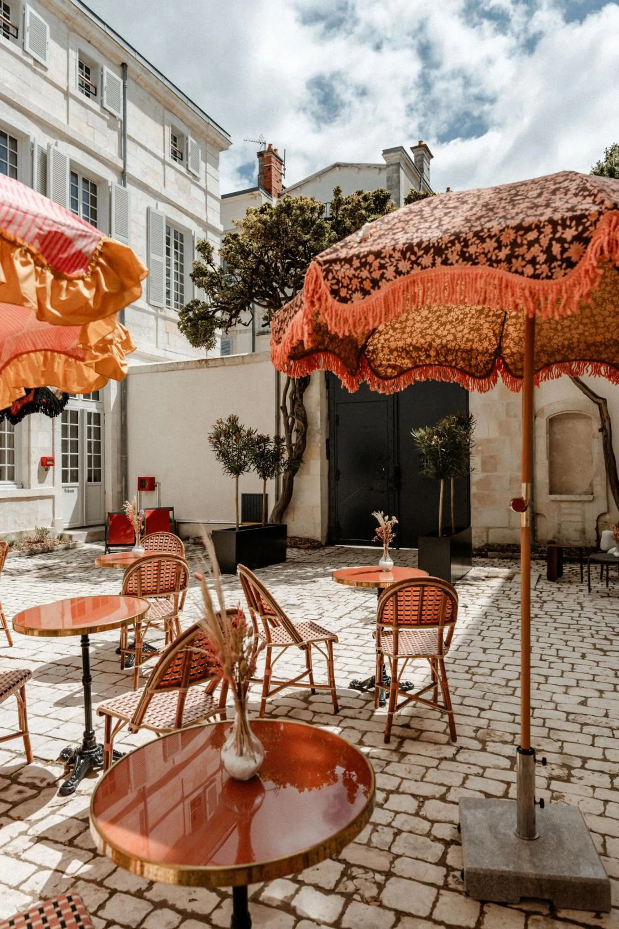 Patio in CENTRAL Hostel La Rochelle Centre