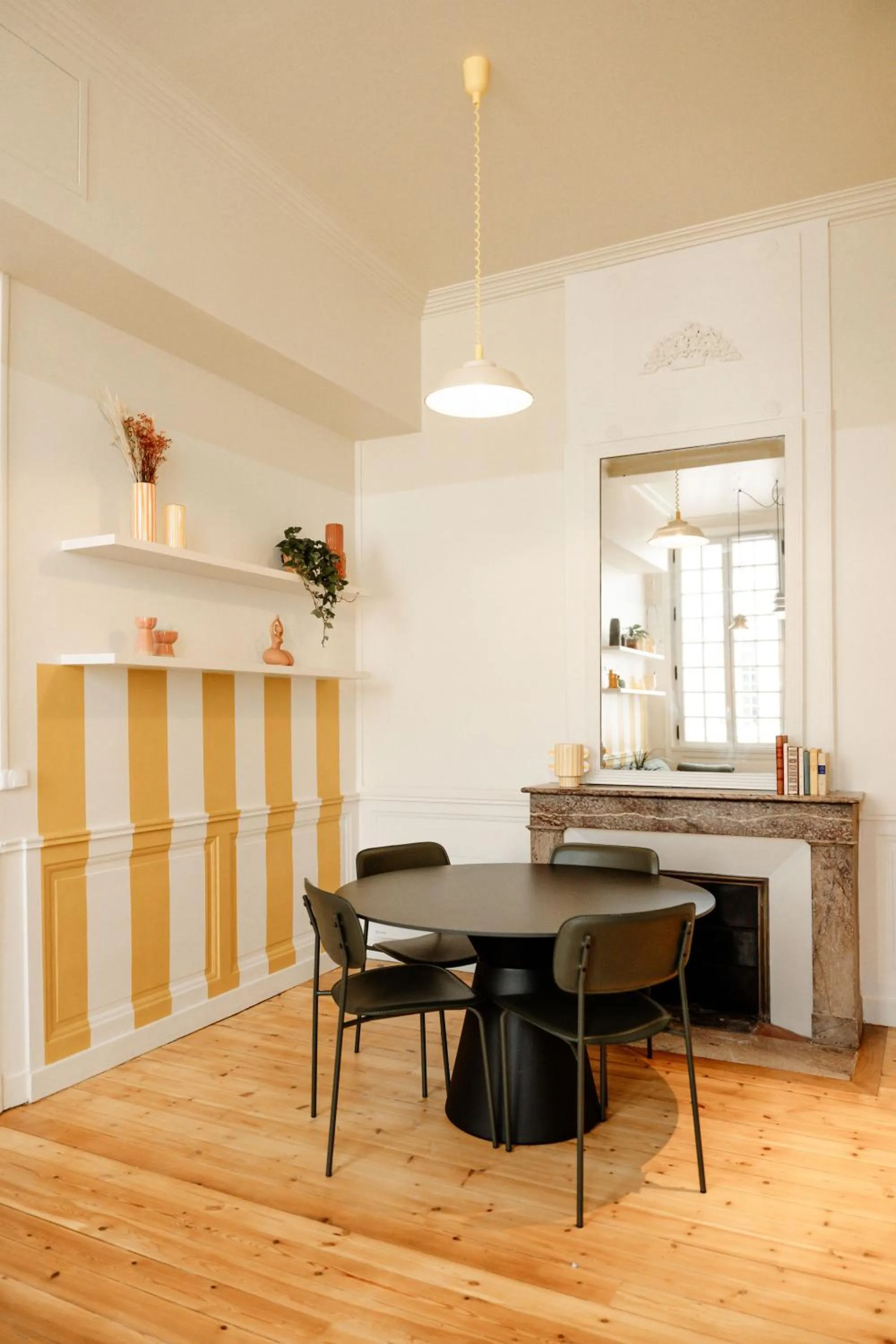 Seating area in CENTRAL Hostel La Rochelle Centre