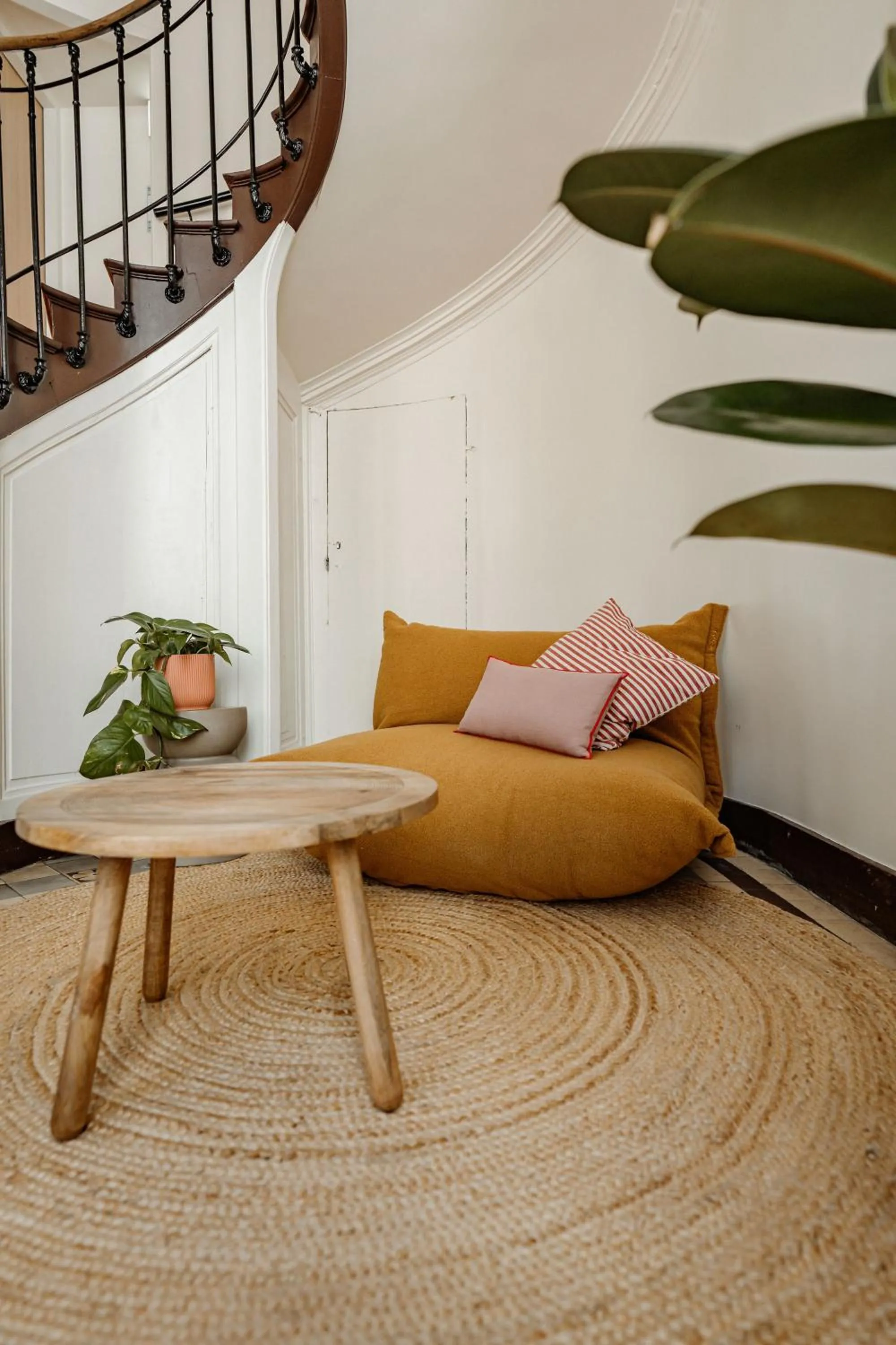 Seating area in CENTRAL Hostel La Rochelle Centre