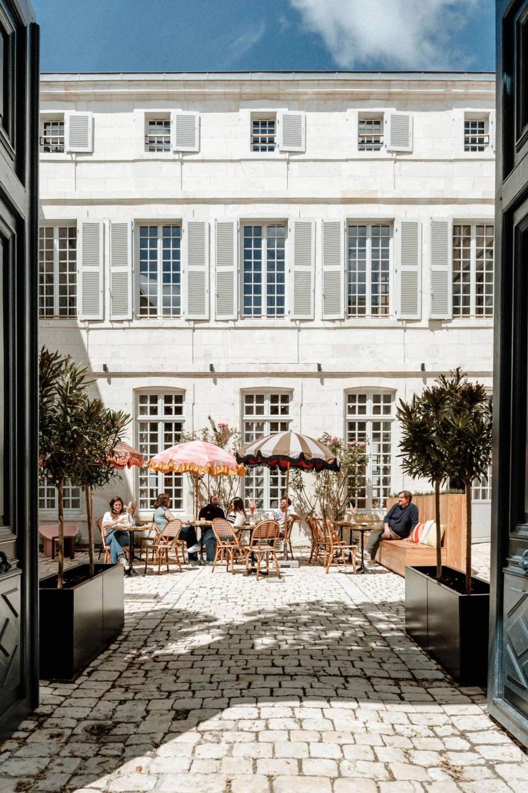 Patio in CENTRAL Hostel La Rochelle Centre