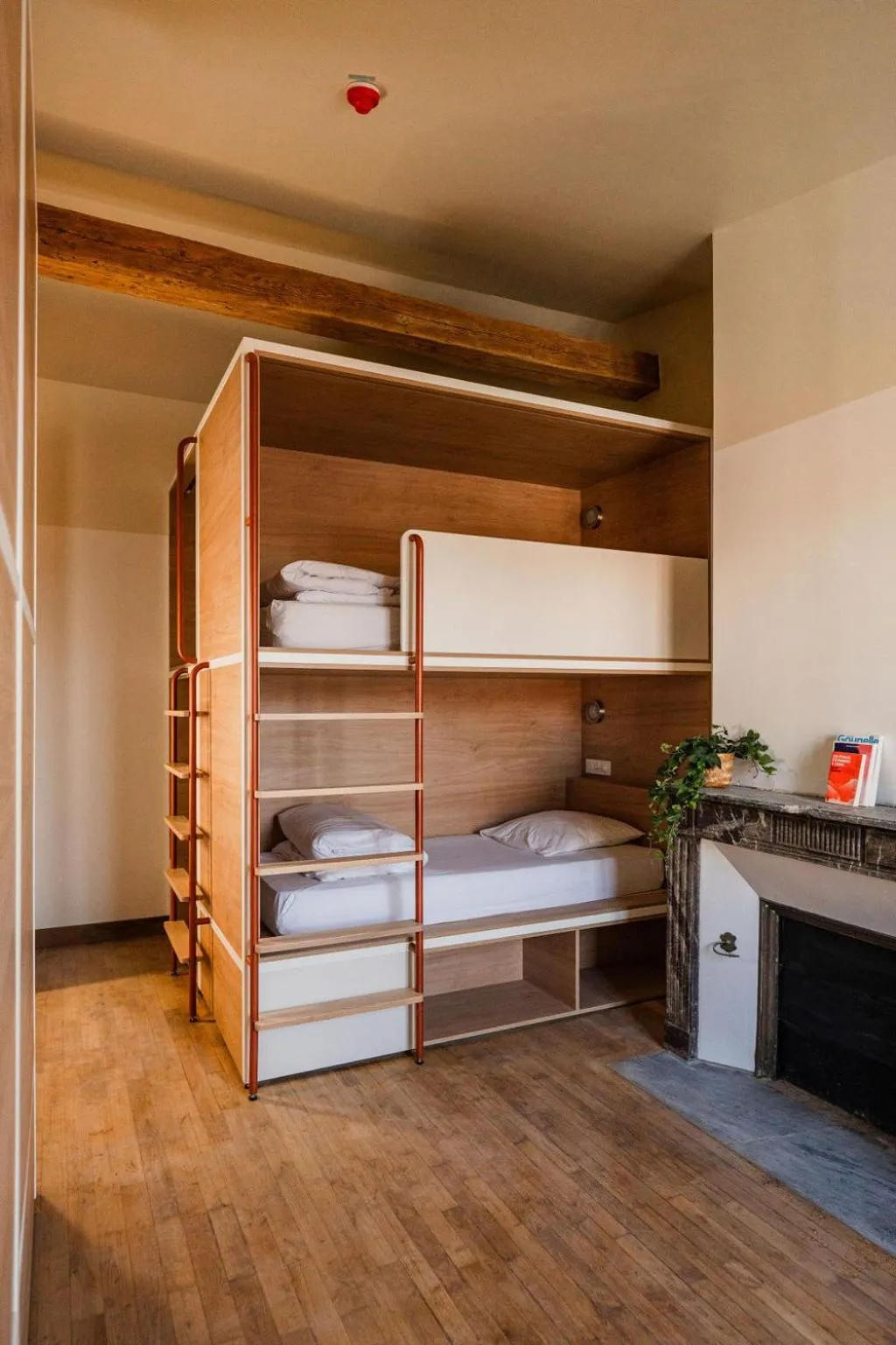 bunk bed, Bed in CENTRAL Hostel La Rochelle Centre