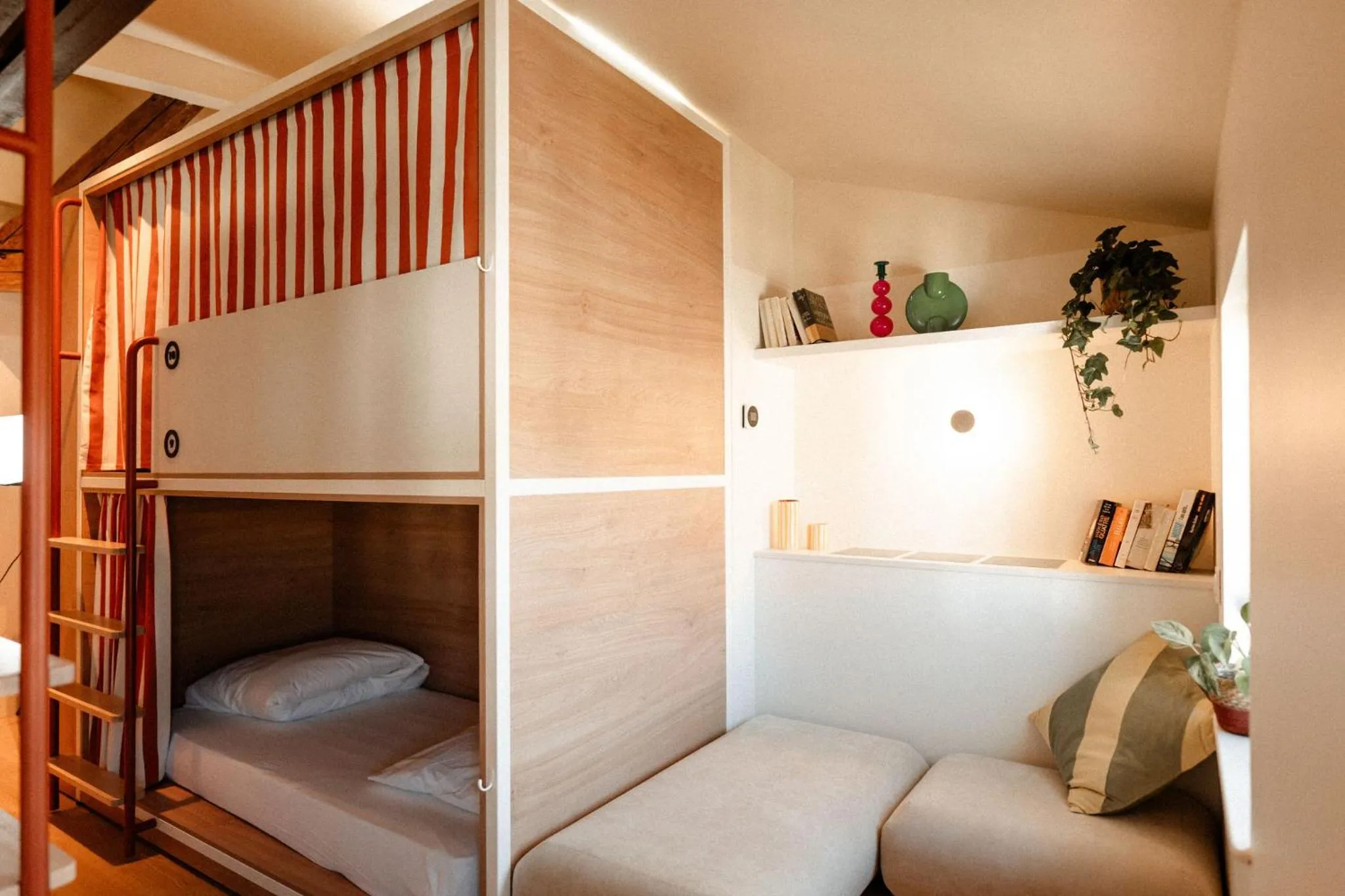 Seating area, Bed in CENTRAL Hostel La Rochelle Centre