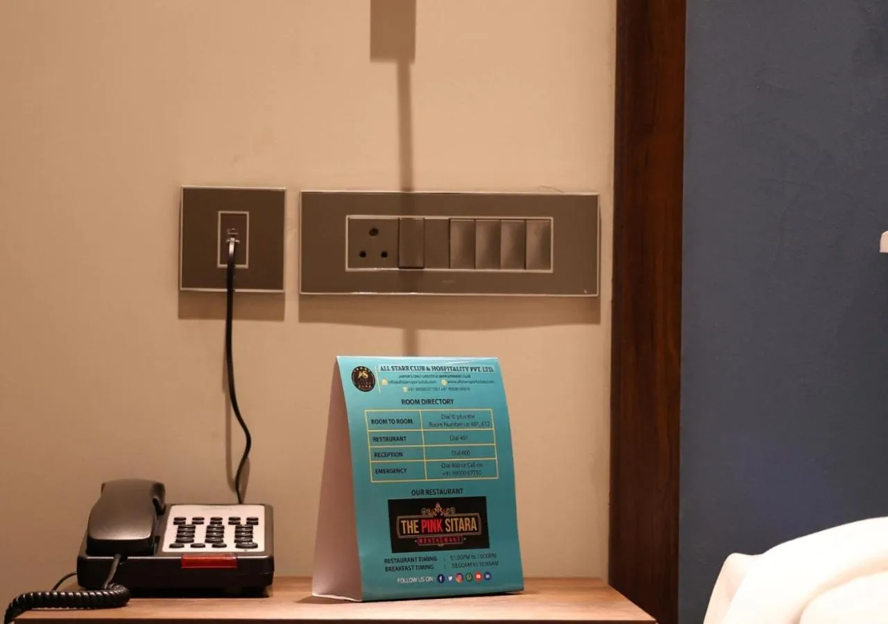 Bed in All Starr Club