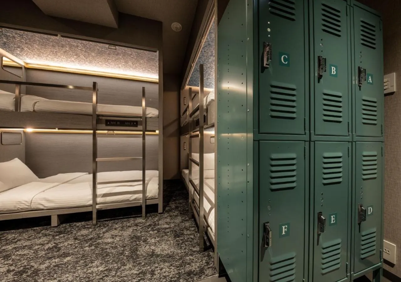 microwave, Bed in HOTEL GRAPHY Shibuya