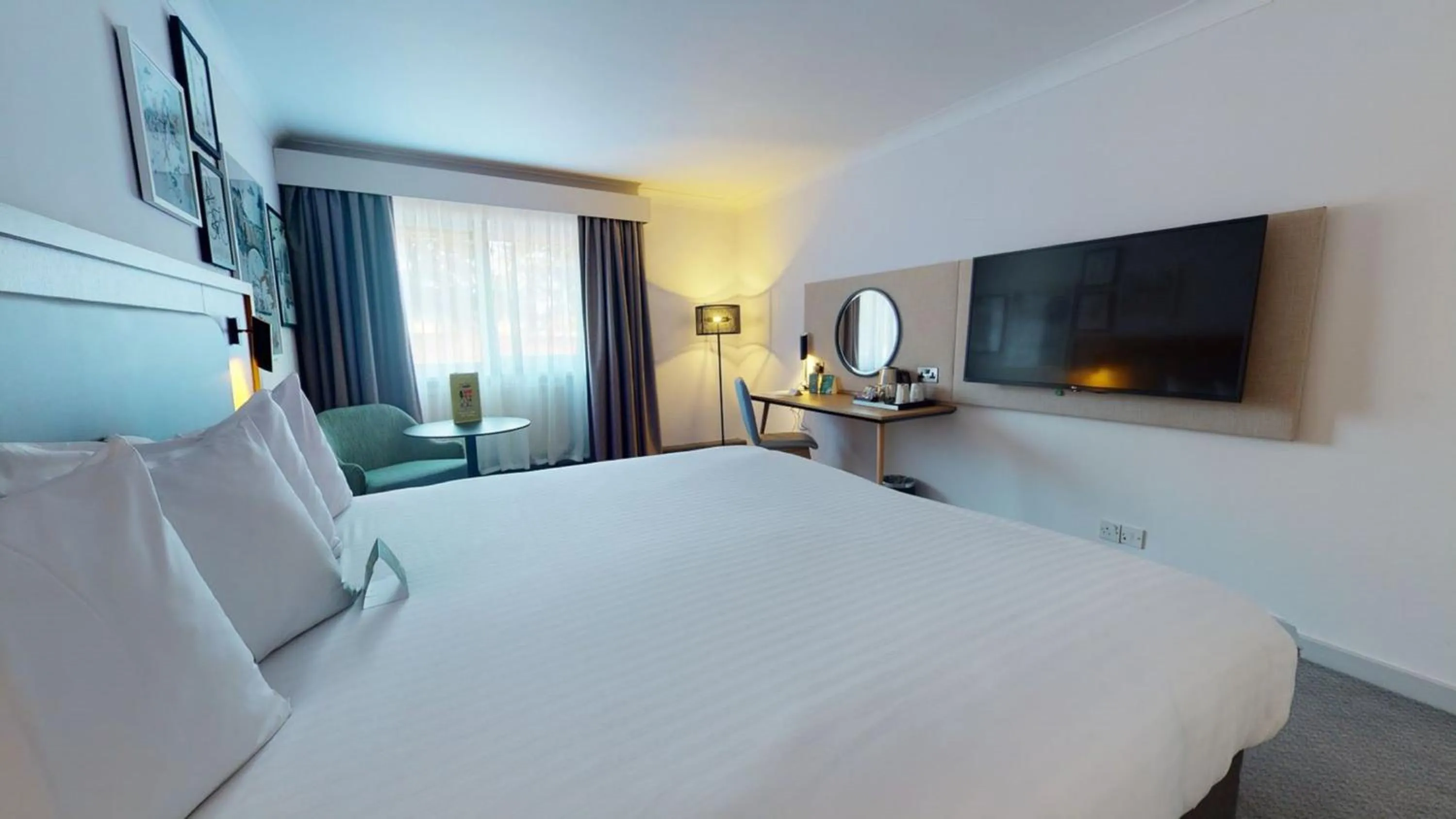 Photo of the whole room, Bed in Holiday Inn - Glasgow Airport by IHG