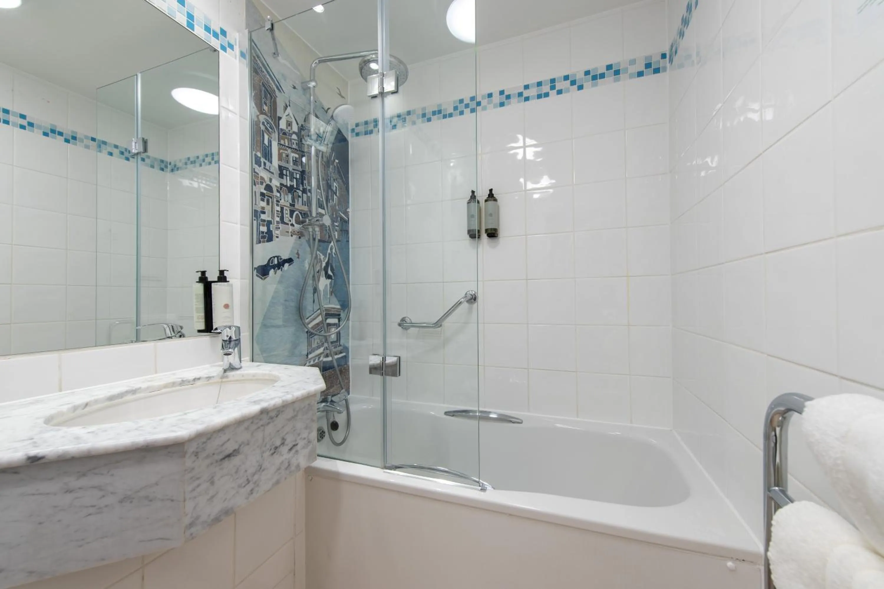 Photo of the whole room in Holiday Inn - Glasgow Airport by IHG