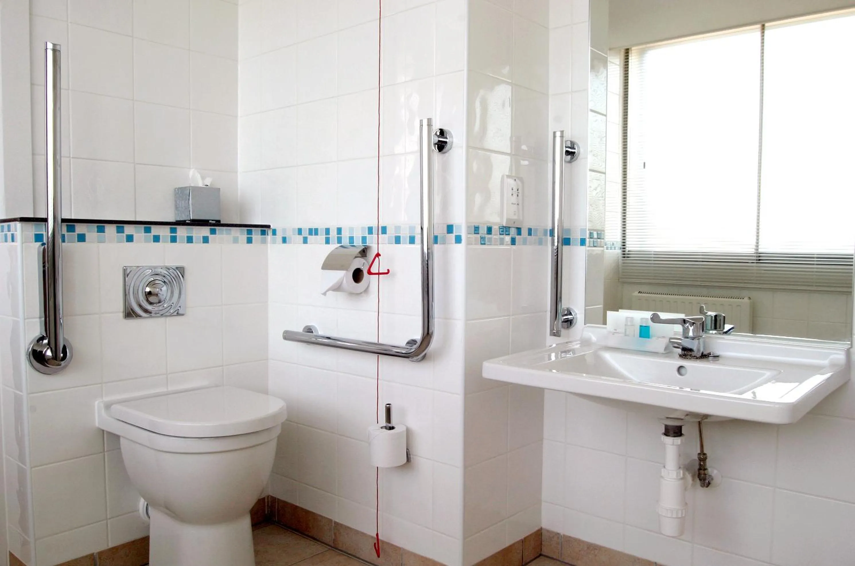 Bathroom in Holiday Inn - Glasgow Airport by IHG