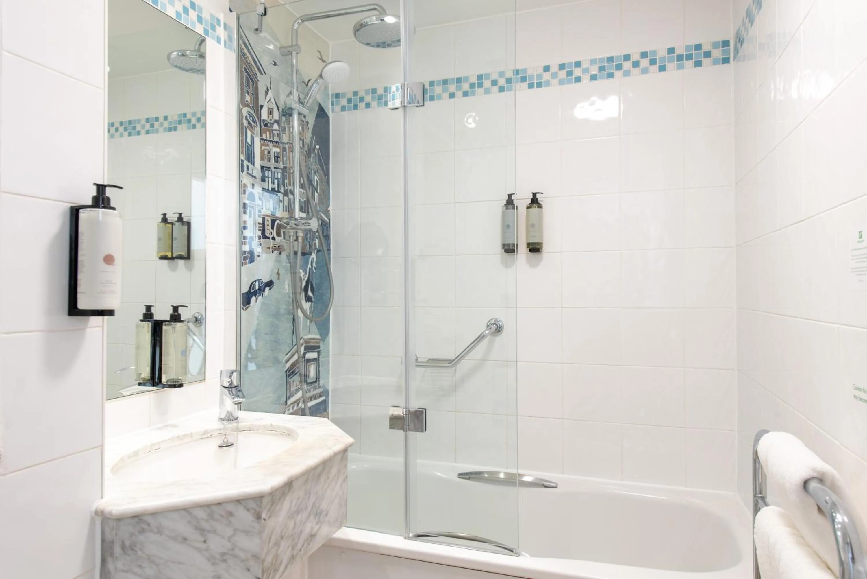 Photo of the whole room in Holiday Inn - Glasgow Airport by IHG