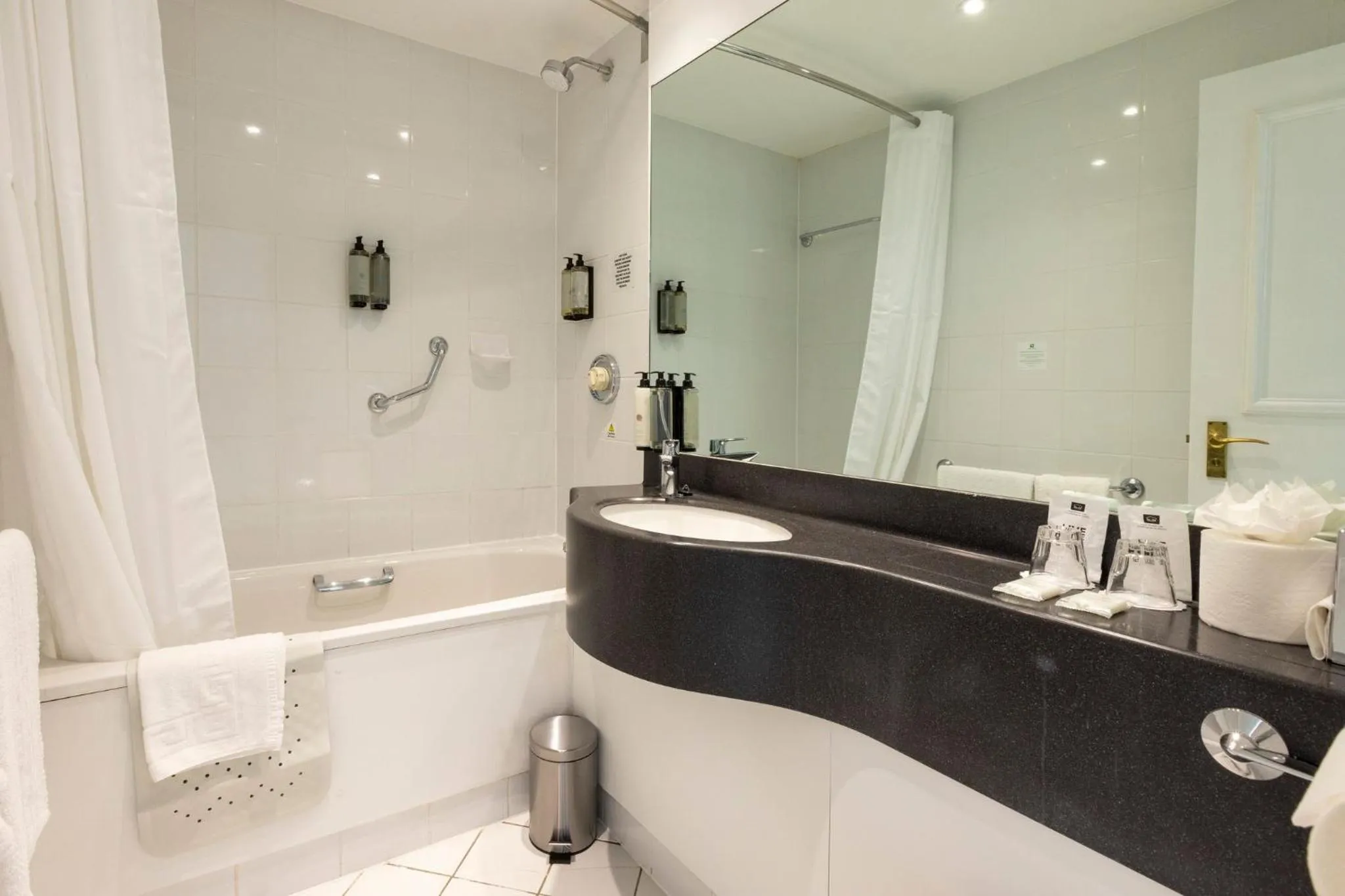 Photo of the whole room in Holiday Inn - Glasgow Airport by IHG