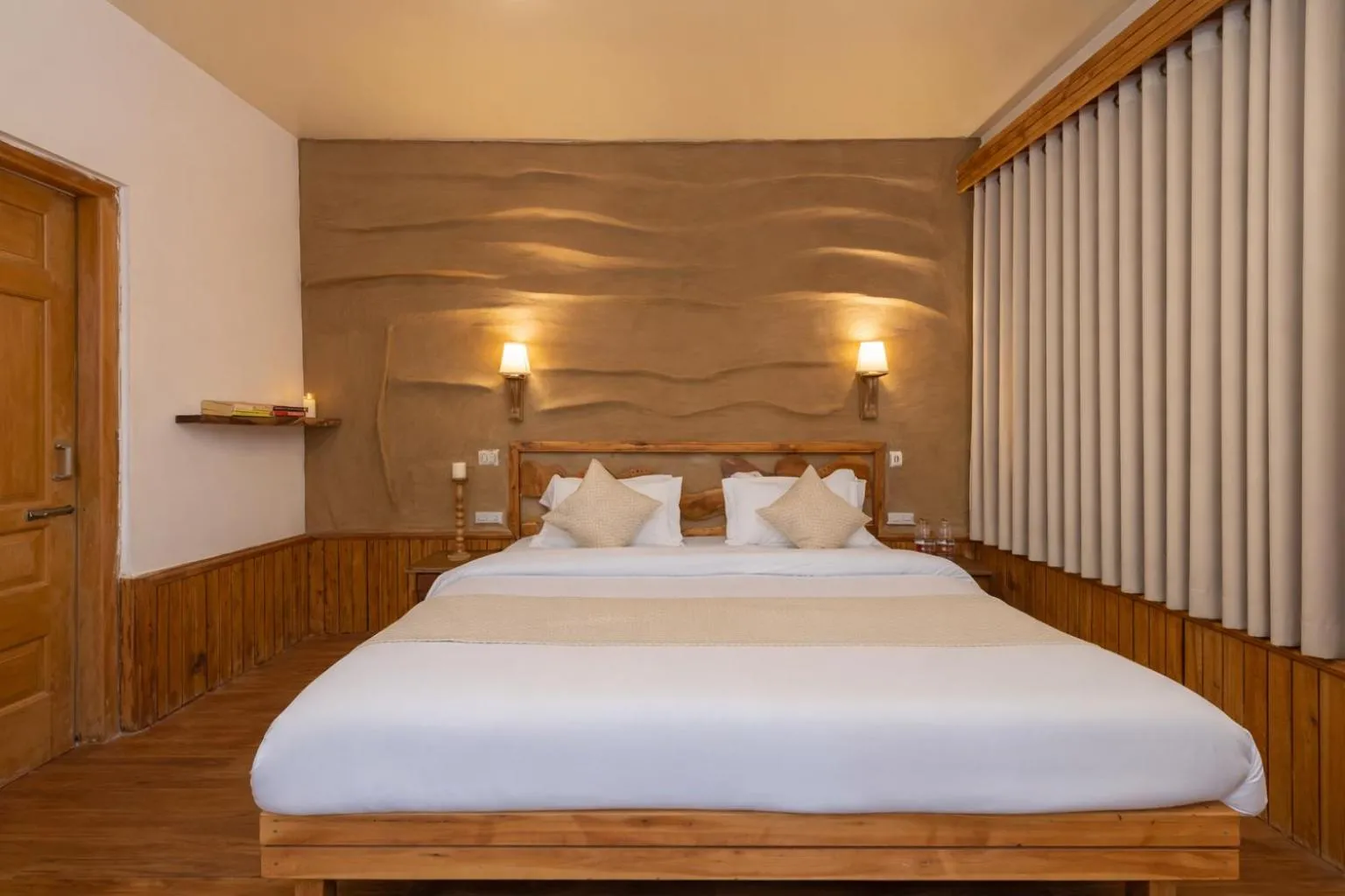 Bed in Beholden Stay & Cafe-Mountain View Boutique Stay in Old Manali