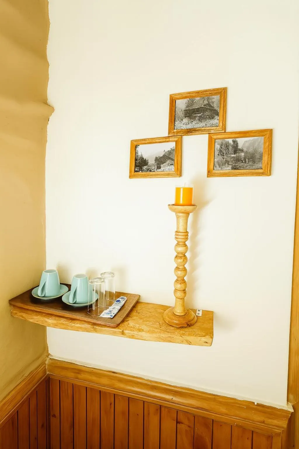 Bedroom in Beholden Stay And Cafe - A Luxury Boutique Hotel In Manali