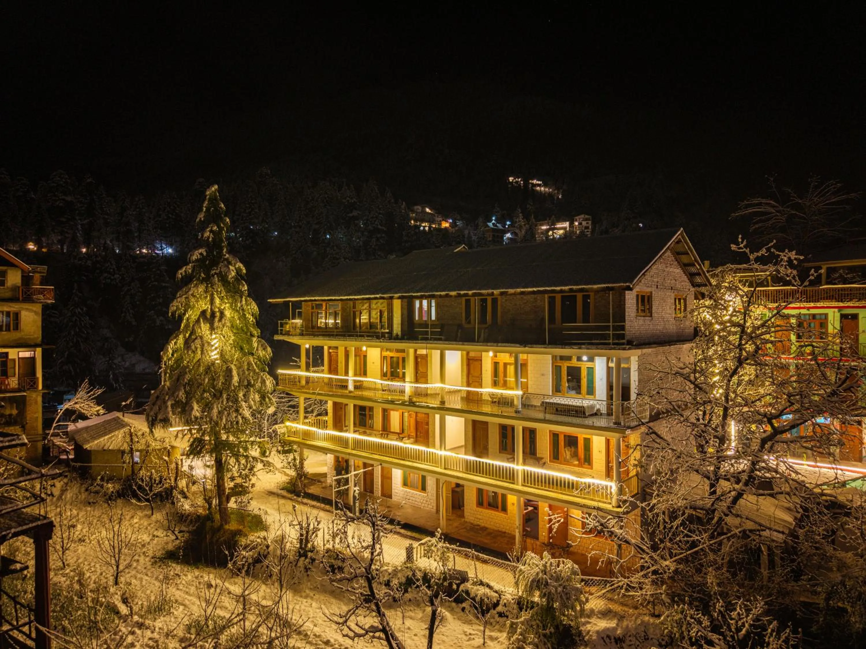 Property building in Beholden Stay & Cafe-Mountain View Boutique Stay in Old Manali