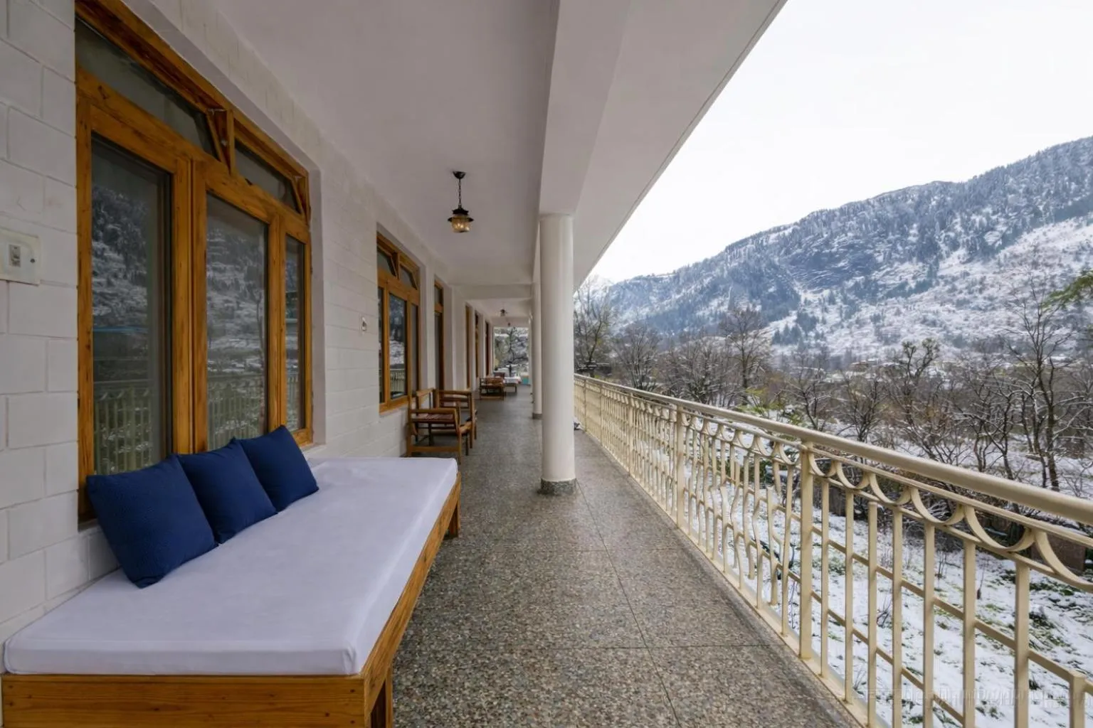 Property building in Beholden Stay & Cafe-Mountain View Boutique Stay in Old Manali