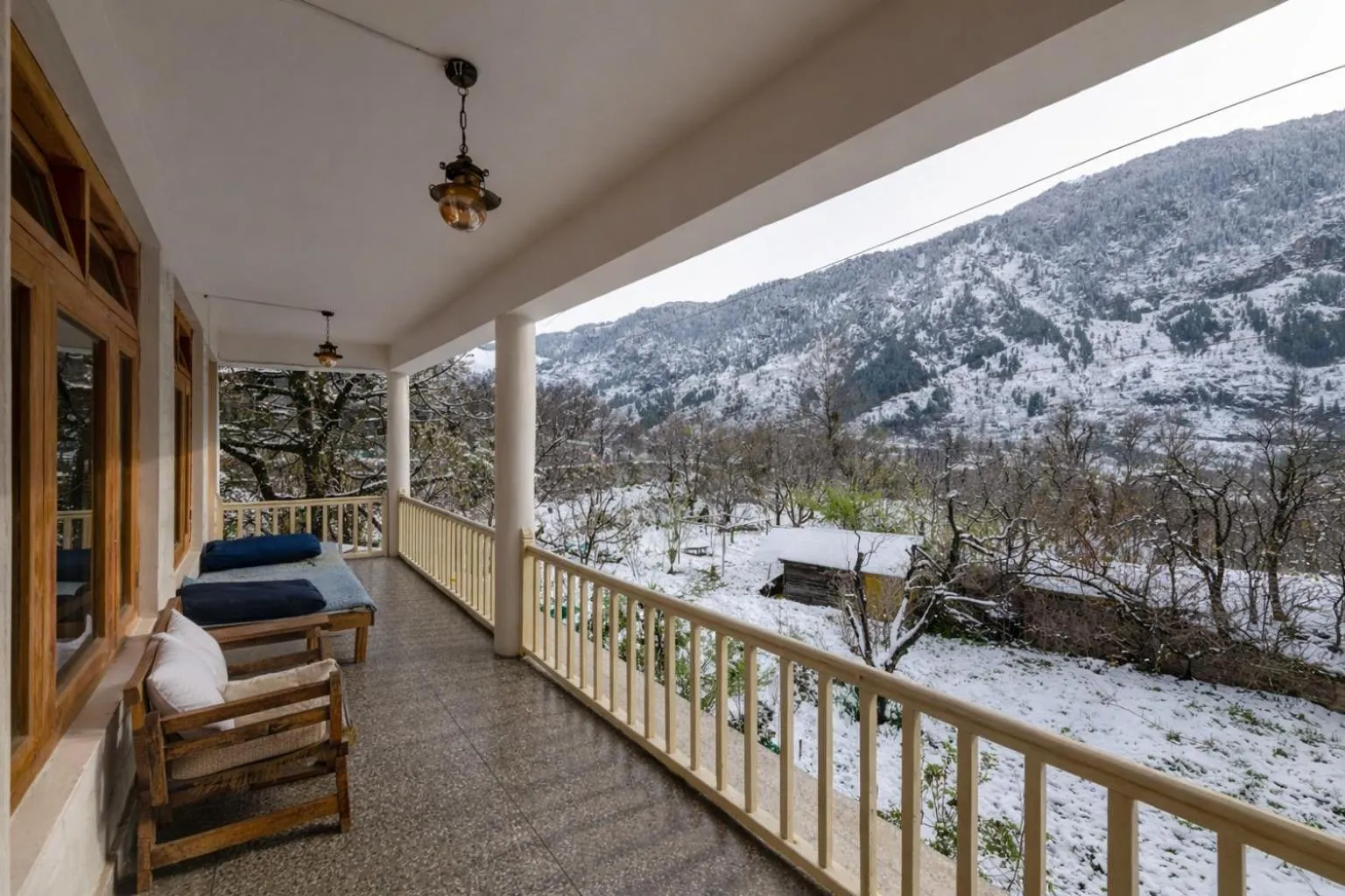 Property building in Beholden Stay & Cafe-Mountain View Boutique Stay in Old Manali