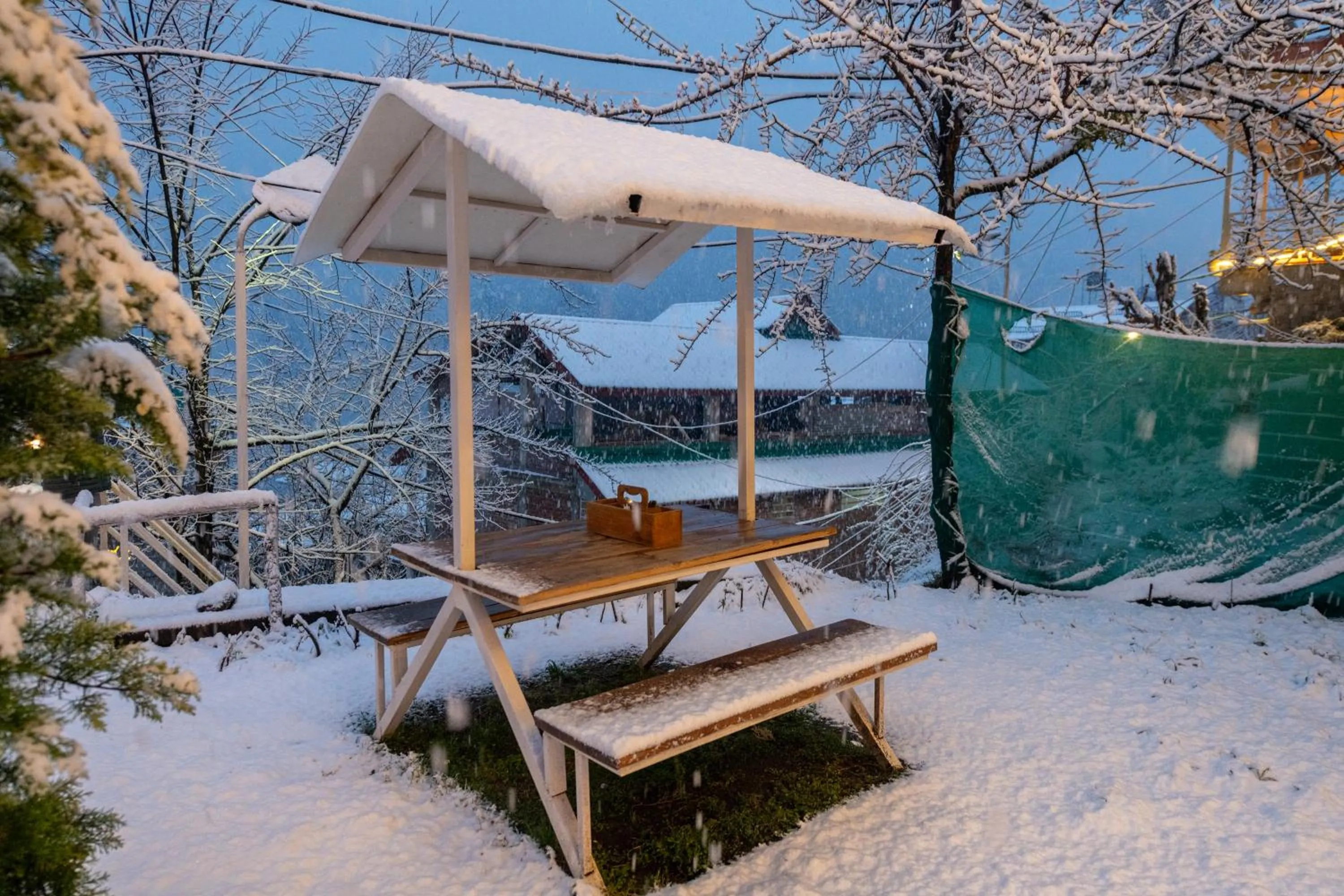 Property building in Beholden Stay & Cafe-Mountain View Boutique Stay in Old Manali