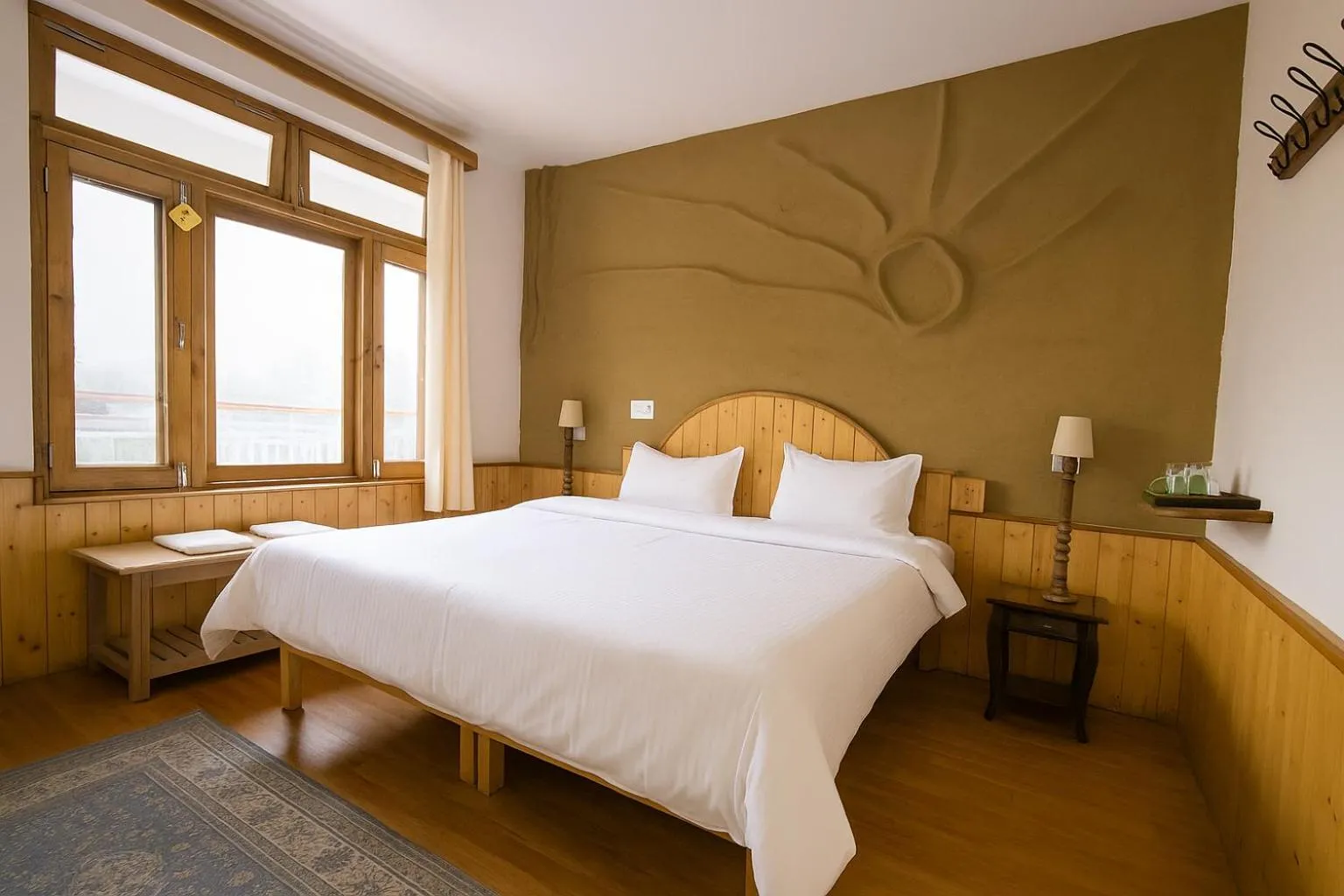 Bedroom, Bed in Beholden Stay And Cafe - A Luxury Boutique Hotel In Manali