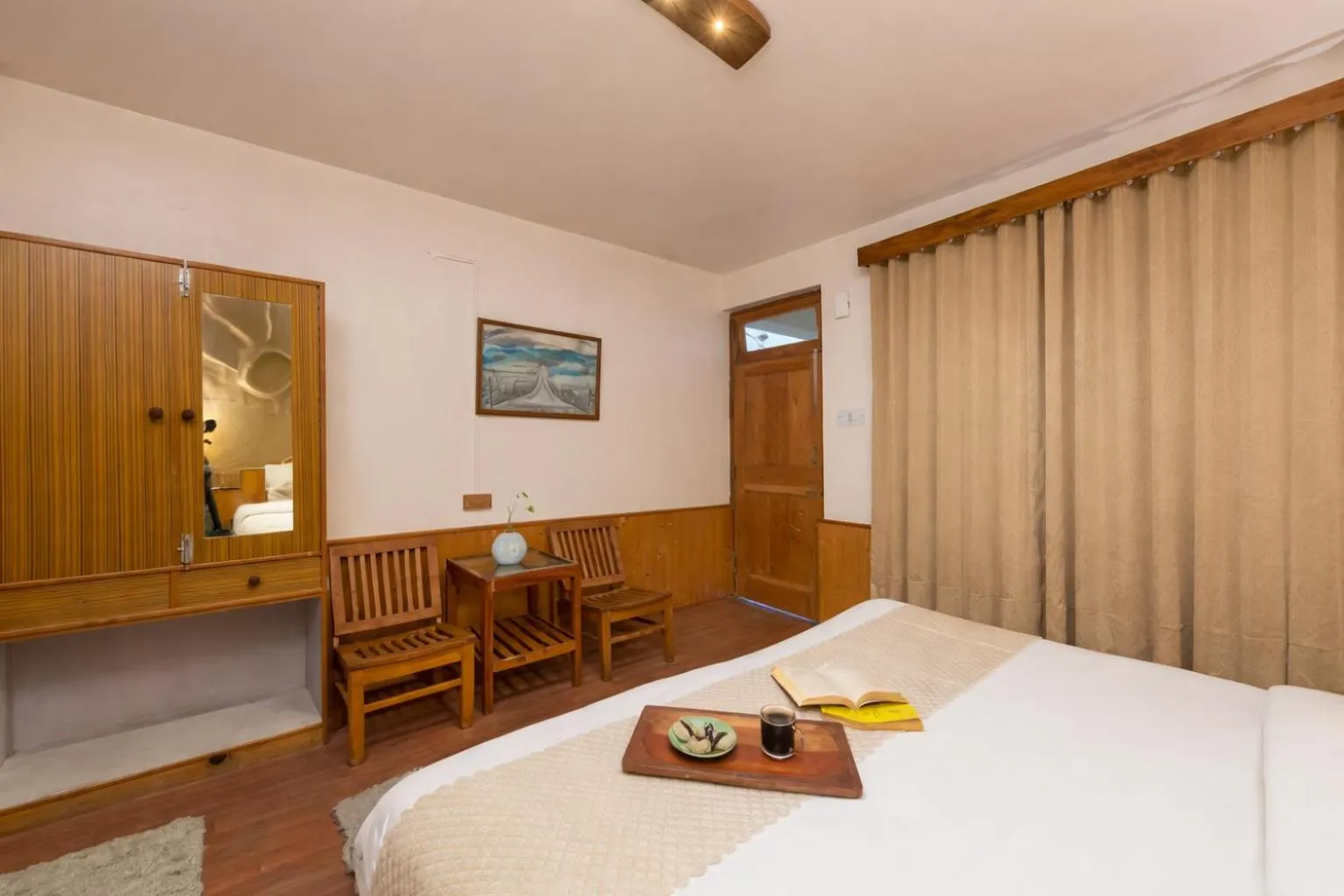 Bed in Beholden Stay & Cafe-Mountain View Boutique Stay in Old Manali