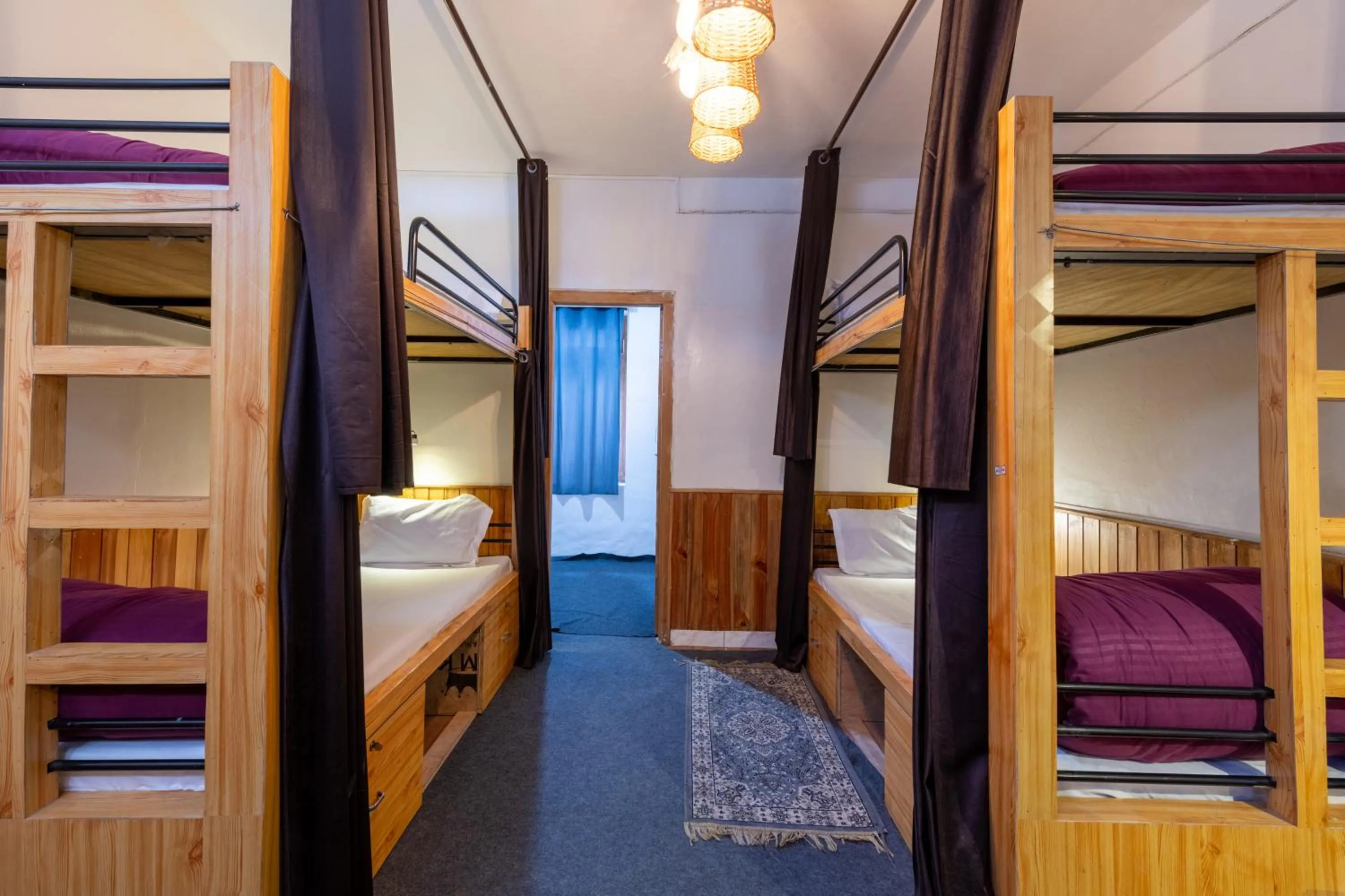 Property building, Bed in Beholden Stay & Cafe-Mountain View Boutique Stay in Old Manali
