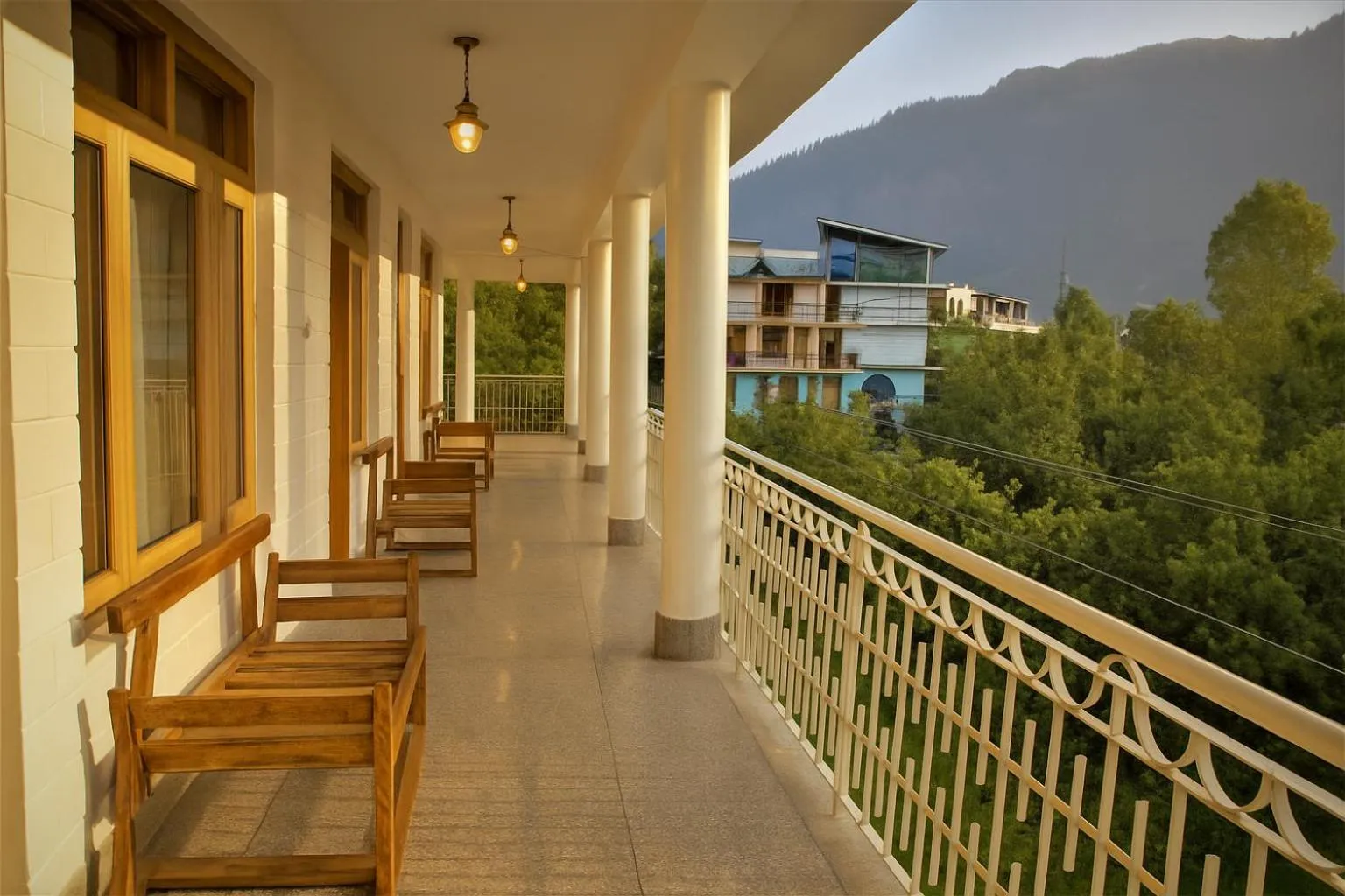 Lobby or reception in Beholden Stay And Cafe - A Luxury Boutique Hotel In Manali