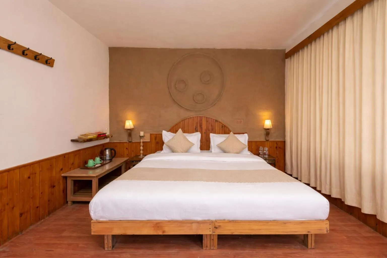 Bed in Beholden Stay & Cafe-Mountain View Boutique Stay in Old Manali