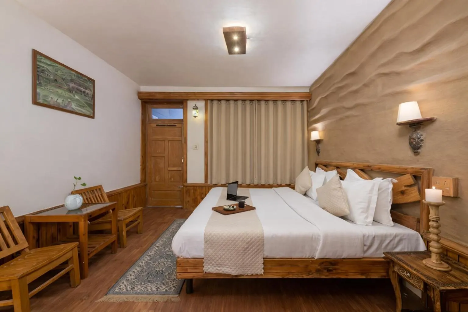 Bed in Beholden Stay & Cafe-Mountain View Boutique Stay in Old Manali