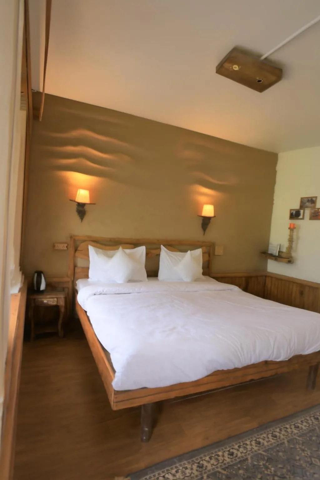 Bed in Beholden Stay And Cafe - A Luxury Boutique Hotel In Manali