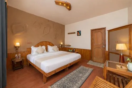 Property building, Bed in Beholden Stay & Cafe-Mountain View Boutique Stay in Old Manali