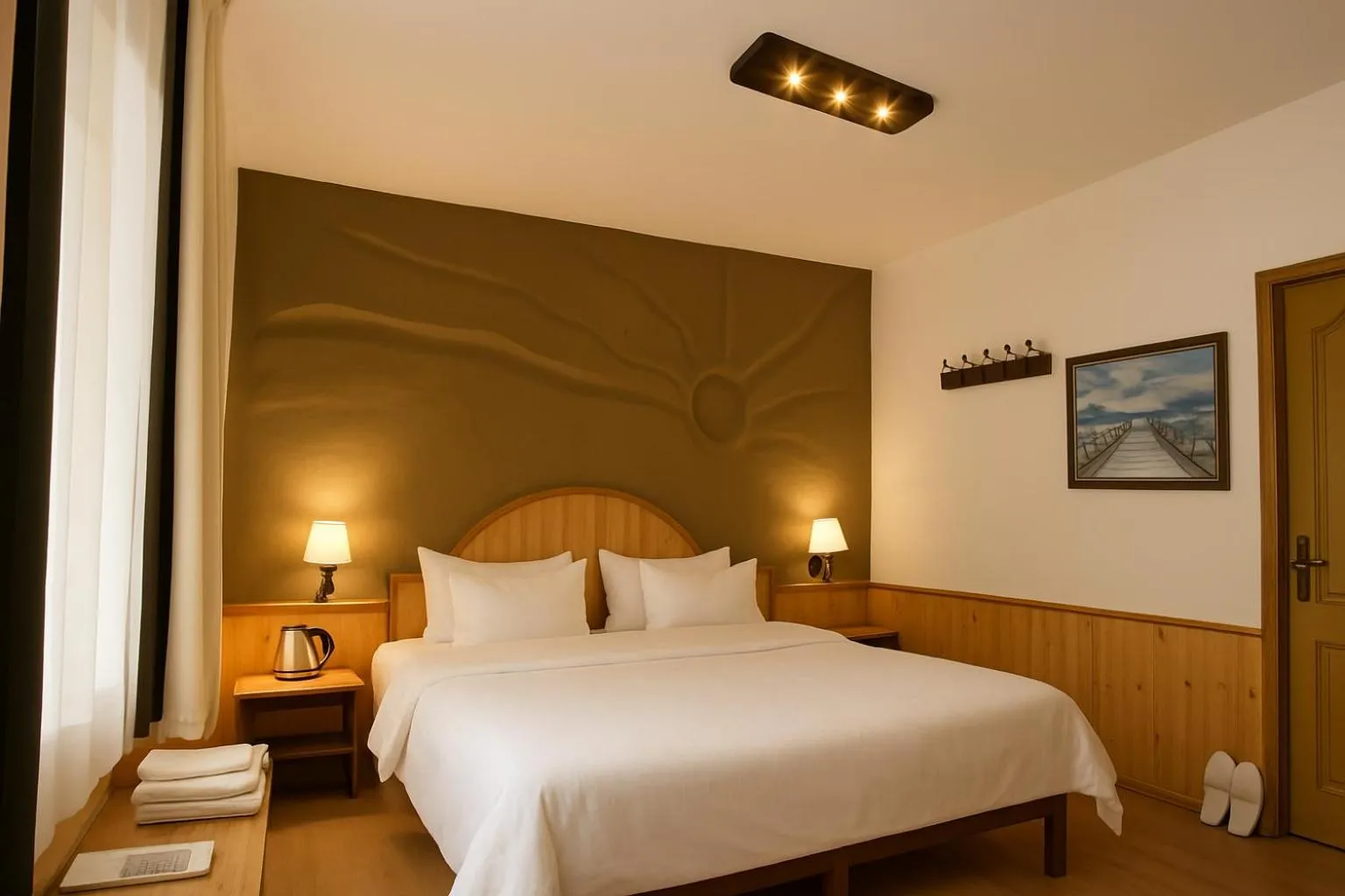 Bedroom, Bed in Beholden Stay And Cafe - A Luxury Boutique Hotel In Manali