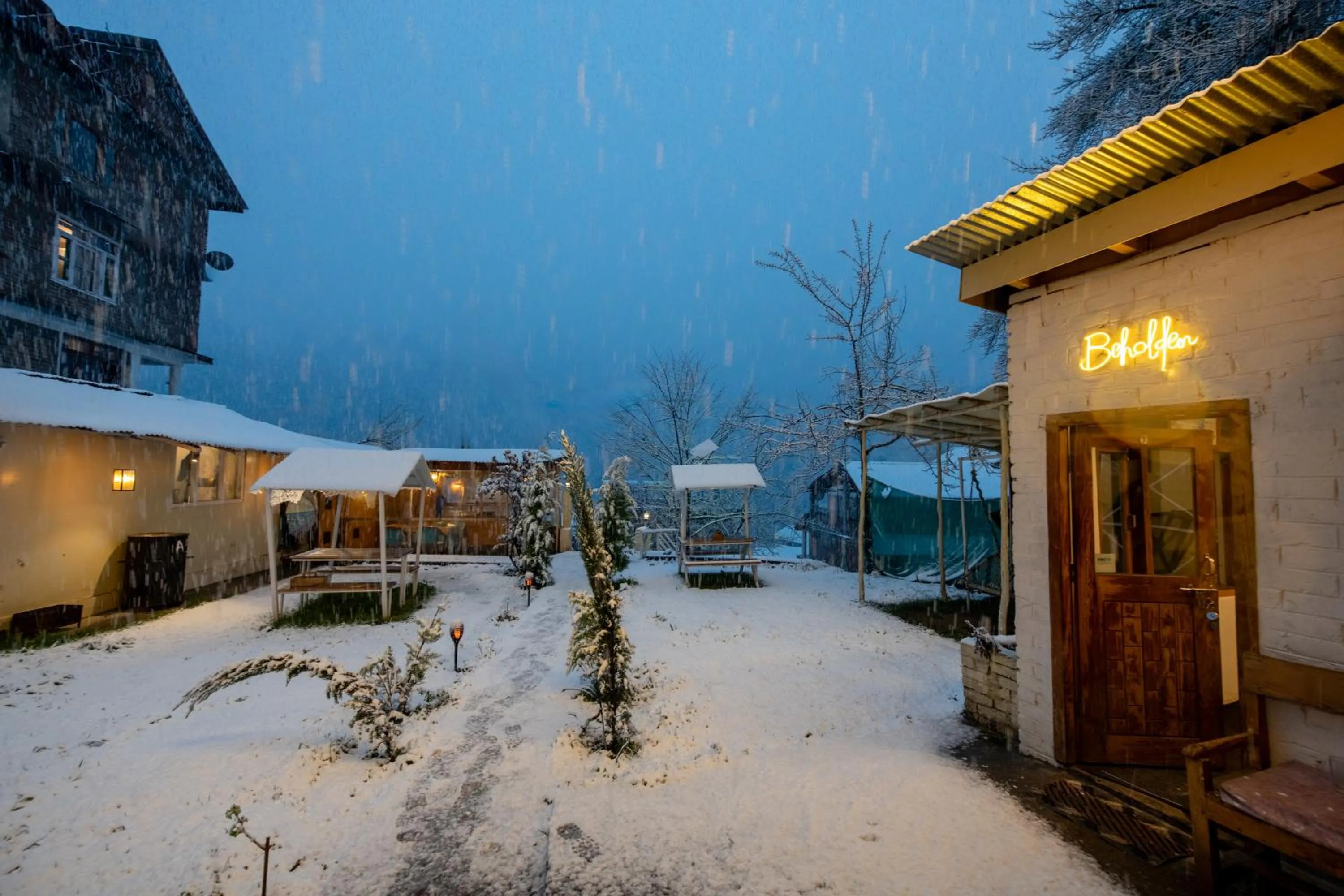 Property building in Beholden Stay & Cafe-Mountain View Boutique Stay in Old Manali