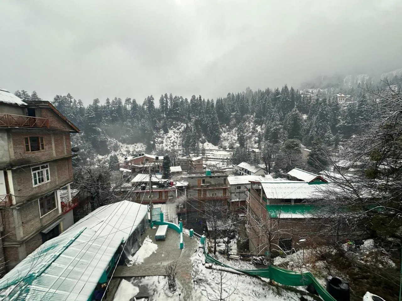 Garden in Beholden Stay And Cafe - A Luxury Boutique Hotel In Manali
