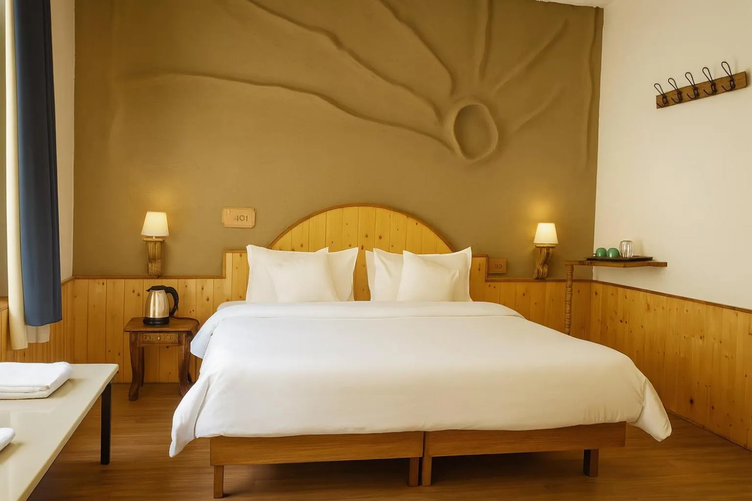Bed in Beholden Stay And Cafe - A Luxury Boutique Hotel In Manali
