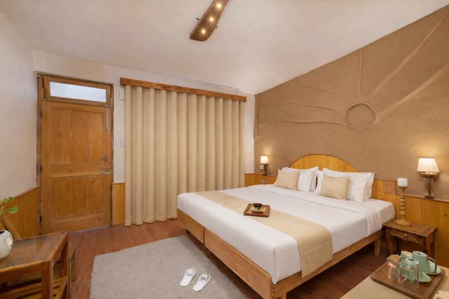 Bed in Beholden Stay & Cafe-Mountain View Boutique Stay in Old Manali