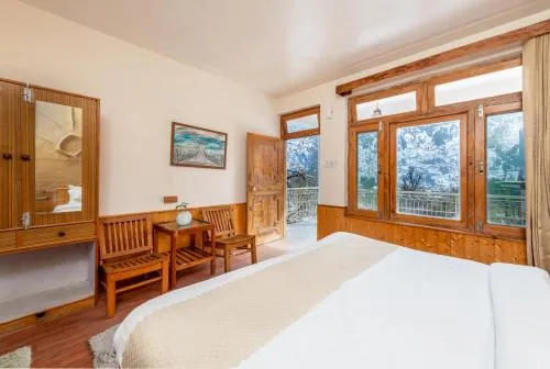 Property building, Bed in Beholden Stay & Cafe-Mountain View Boutique Stay in Old Manali