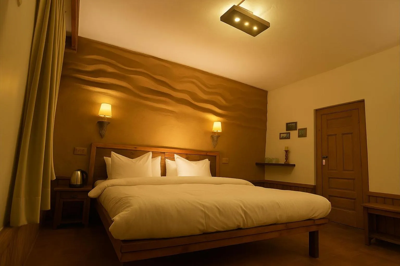 Bed in Beholden Stay And Cafe - A Luxury Boutique Hotel In Manali